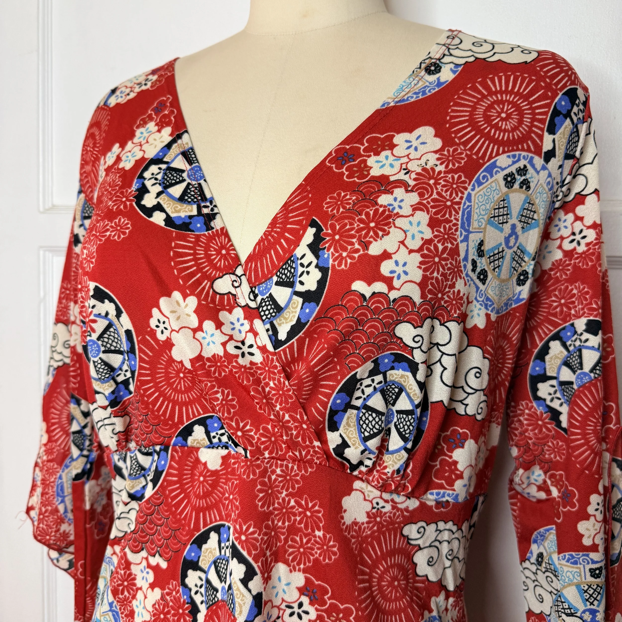 juliesclosetredfloraltop2.jpg