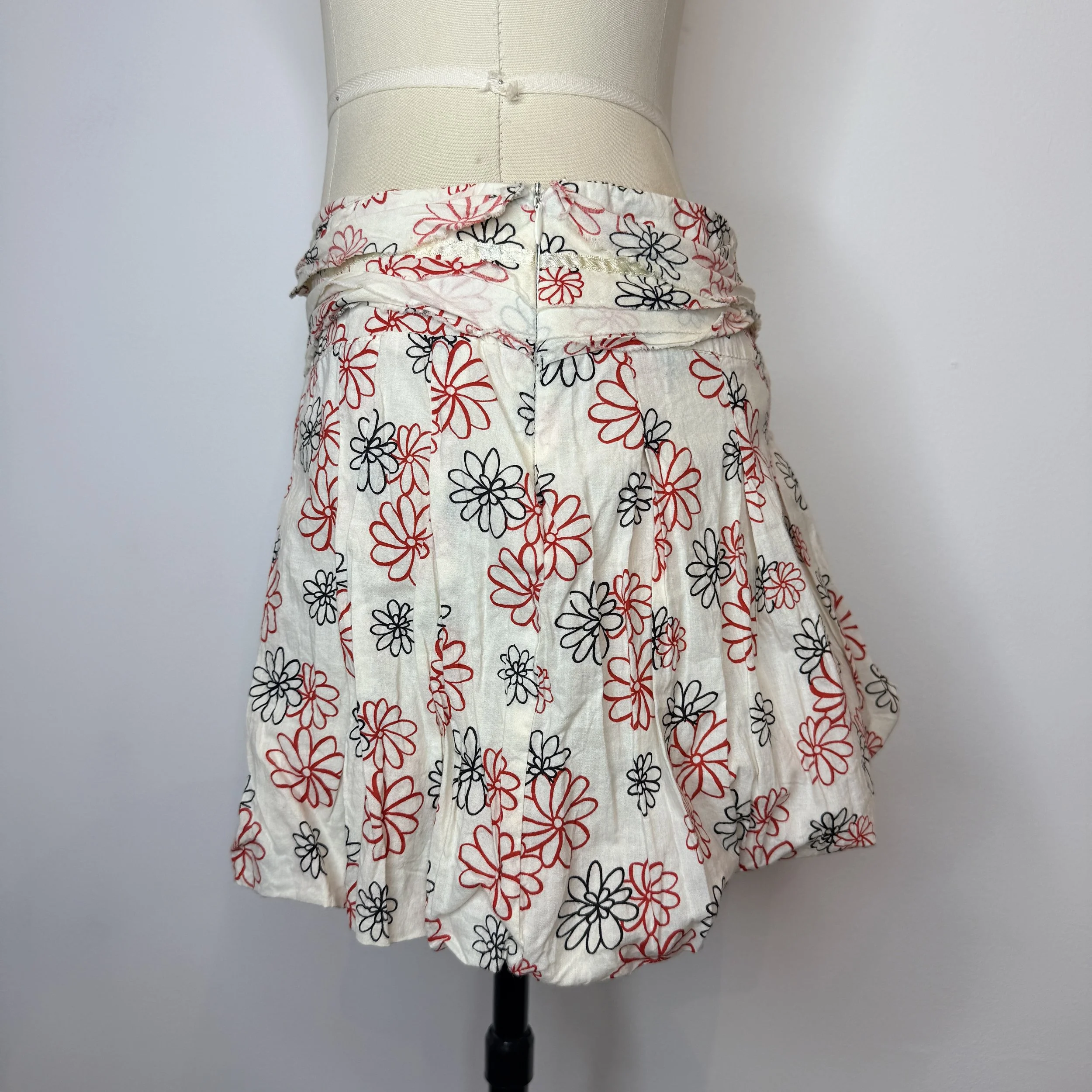 f21whitefloralminiskirt3.jpg