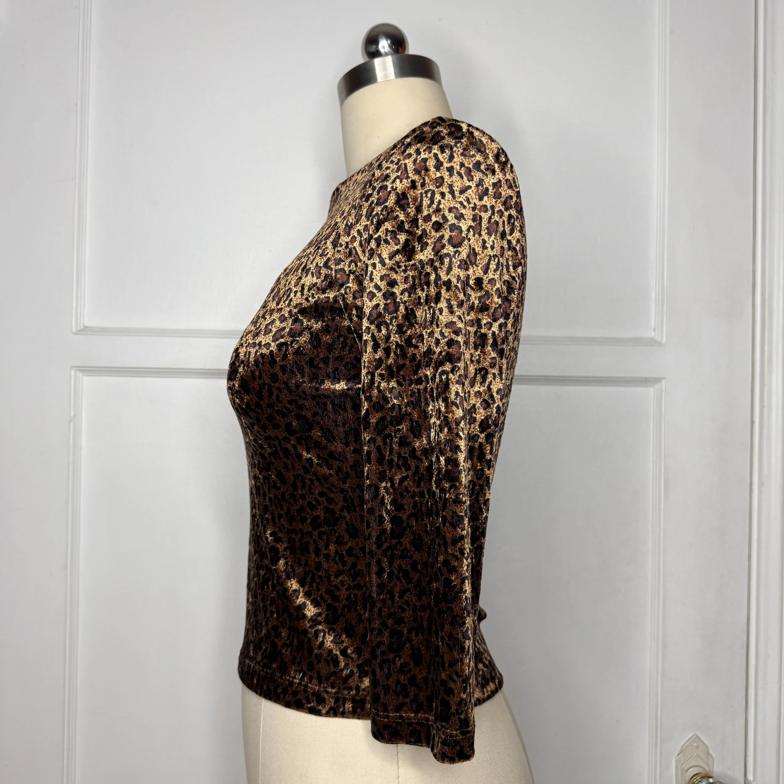 f21velvetleopardtop3.jpg