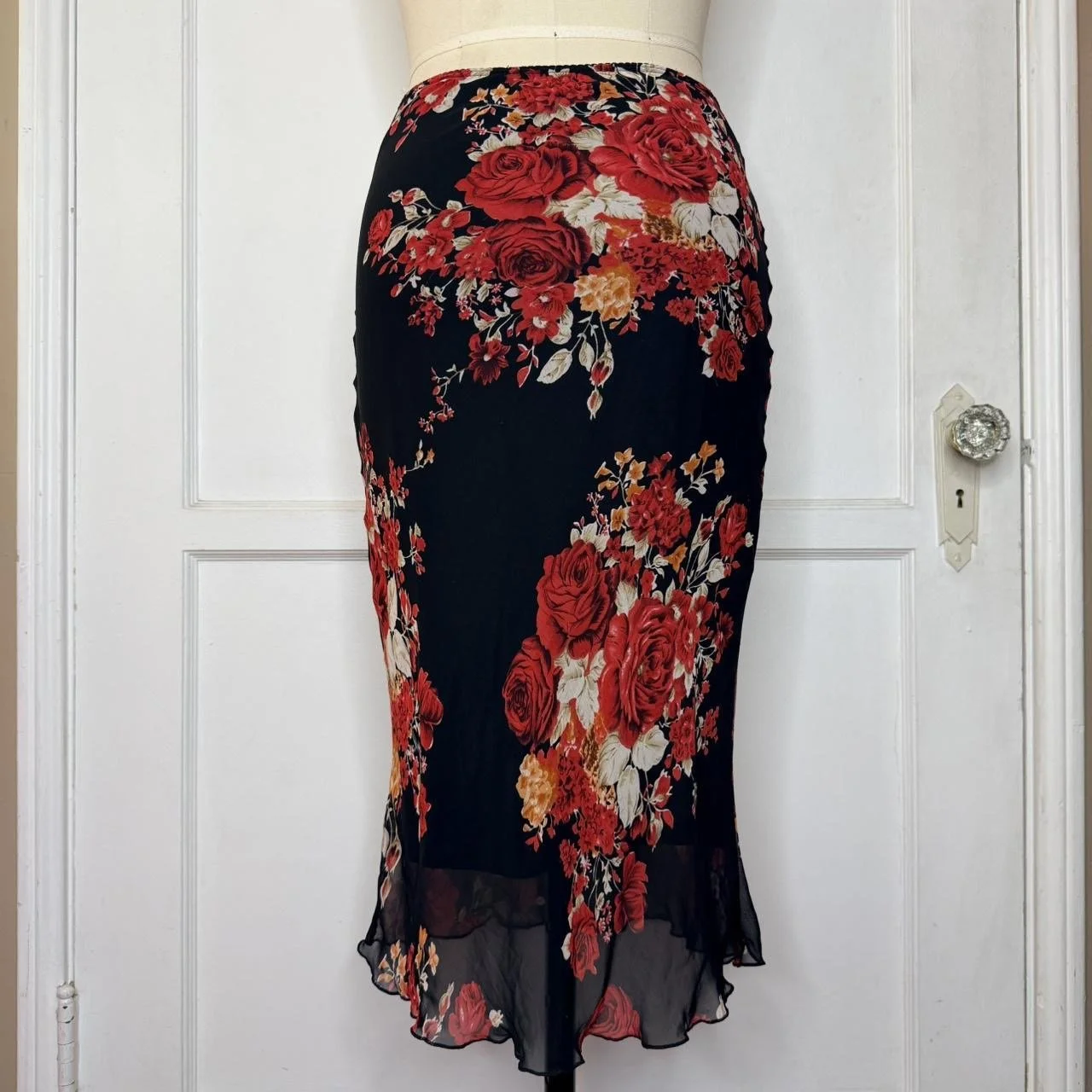 f21blackfloralmidiskirt4.JPG