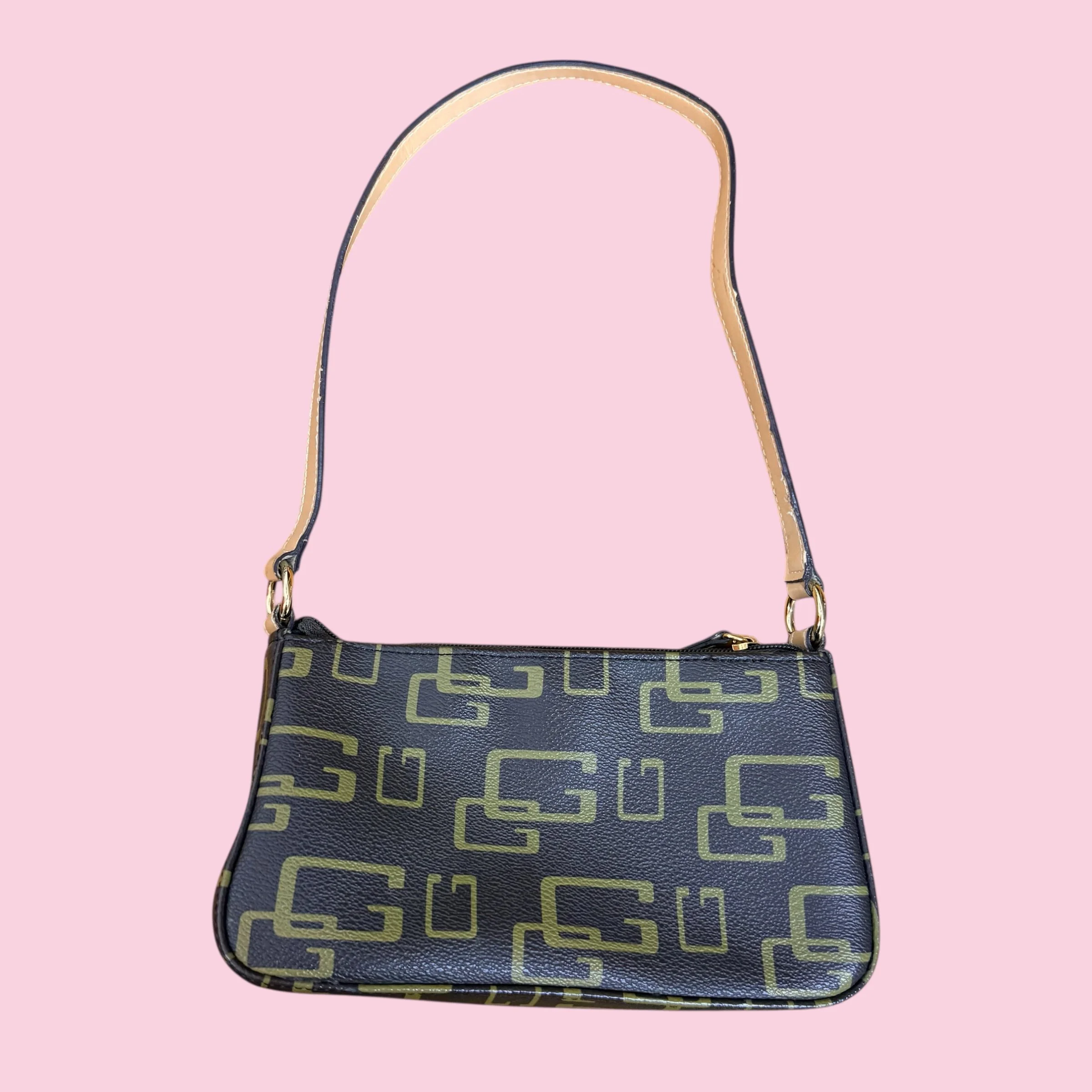 guessbrownmonogrampurse3.JPG