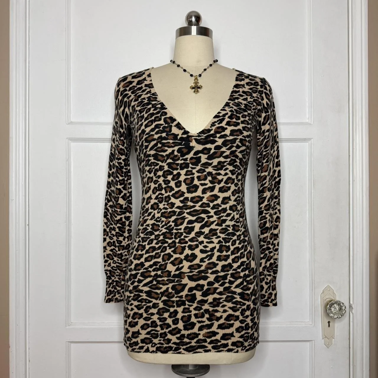 f21leopardvnecktop1.JPG