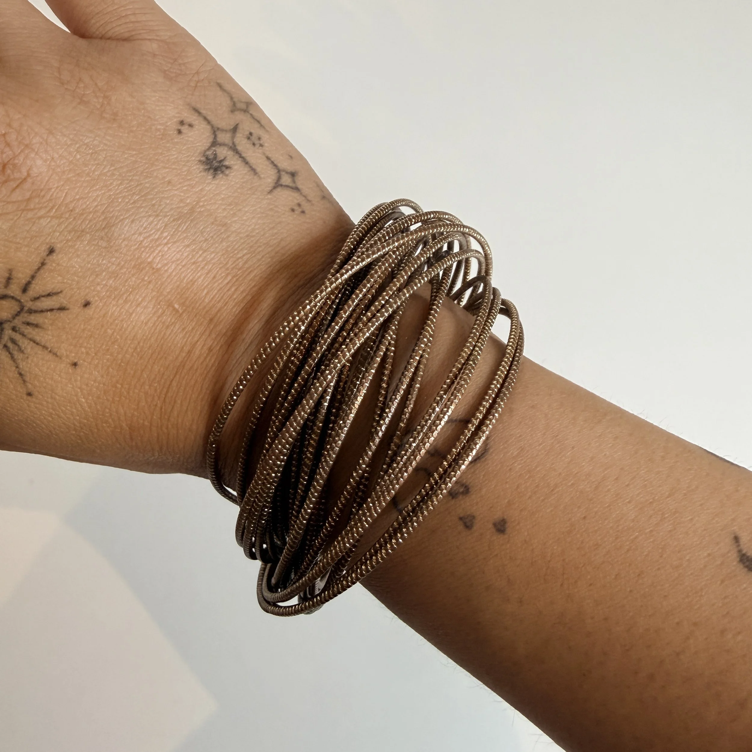 goldinterlockbangle1.jpg