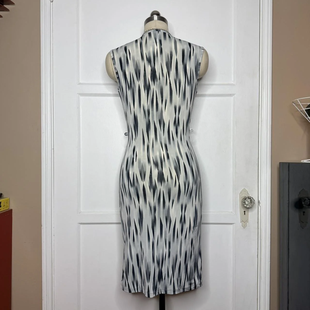 f21greyprintdress5.JPG