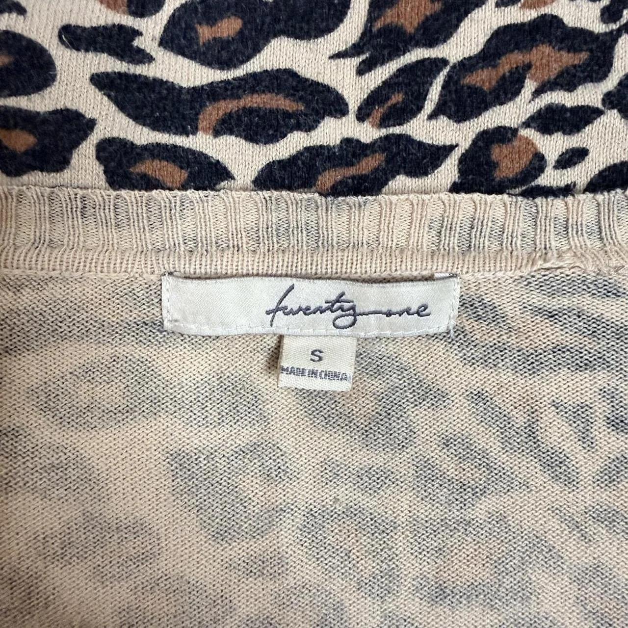 f21leopardvnecktop5.JPG