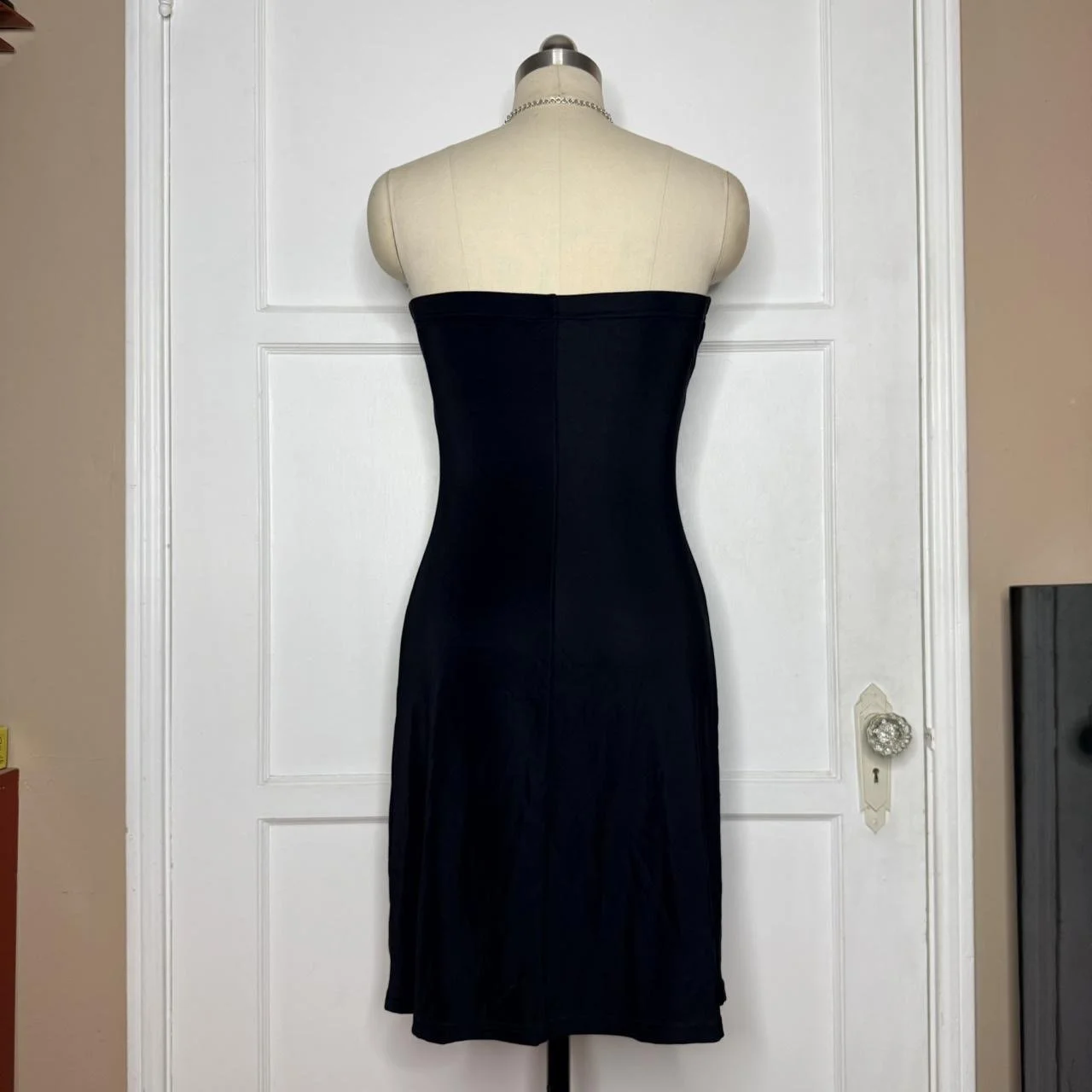 inblackredmididress4.JPG