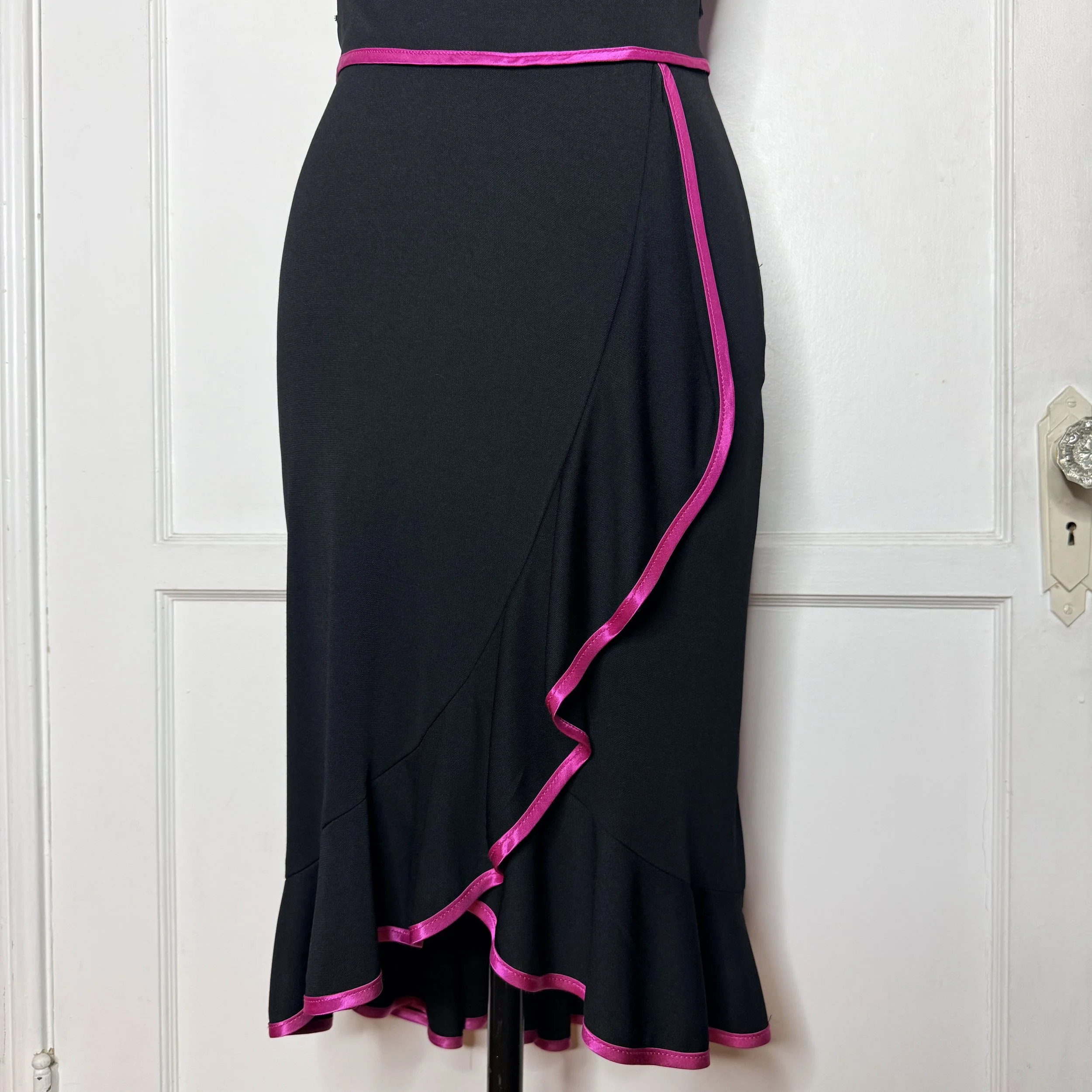 windsorblackandpinkmididress3.jpg