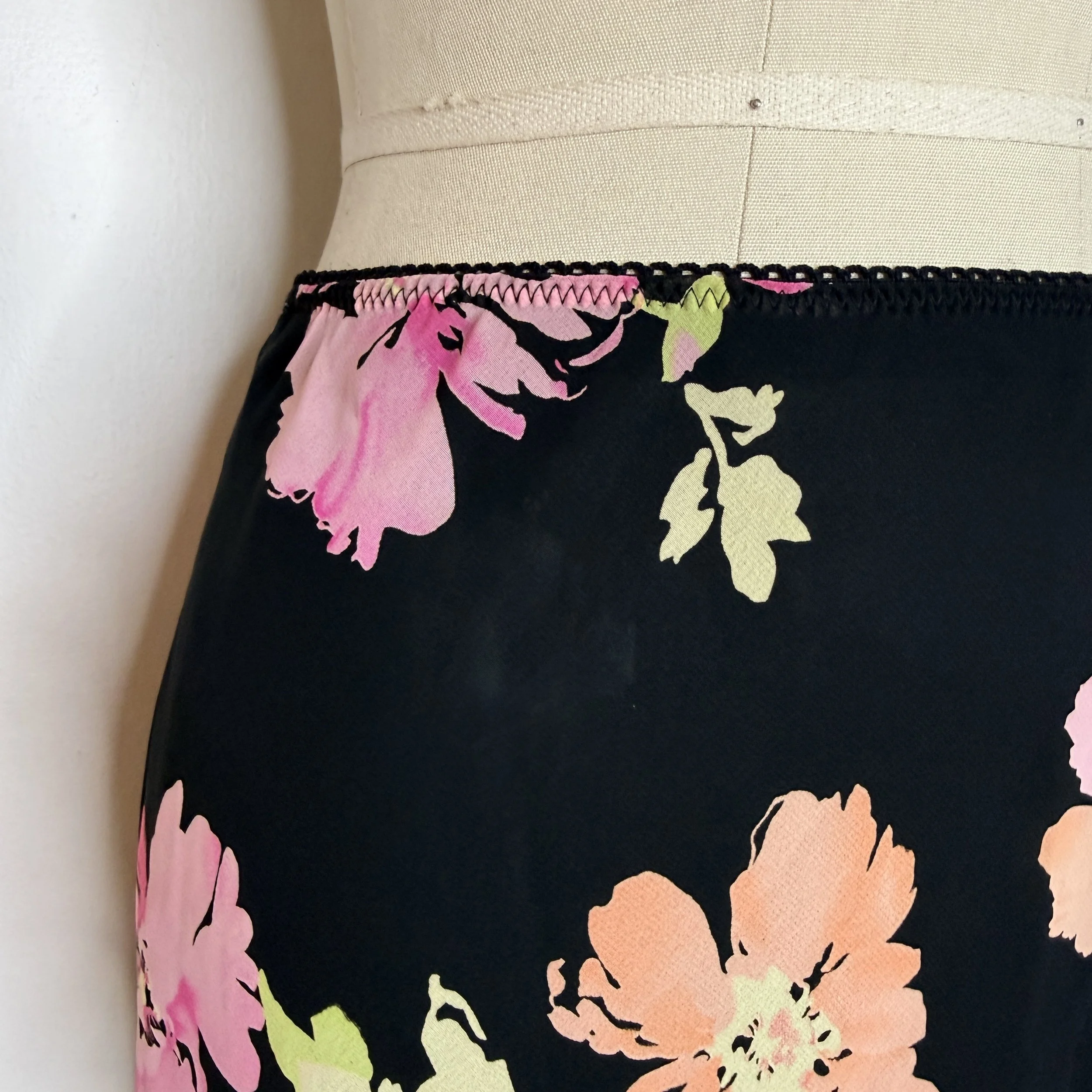 casualcornerblackfroalmidiskirt3.jpg