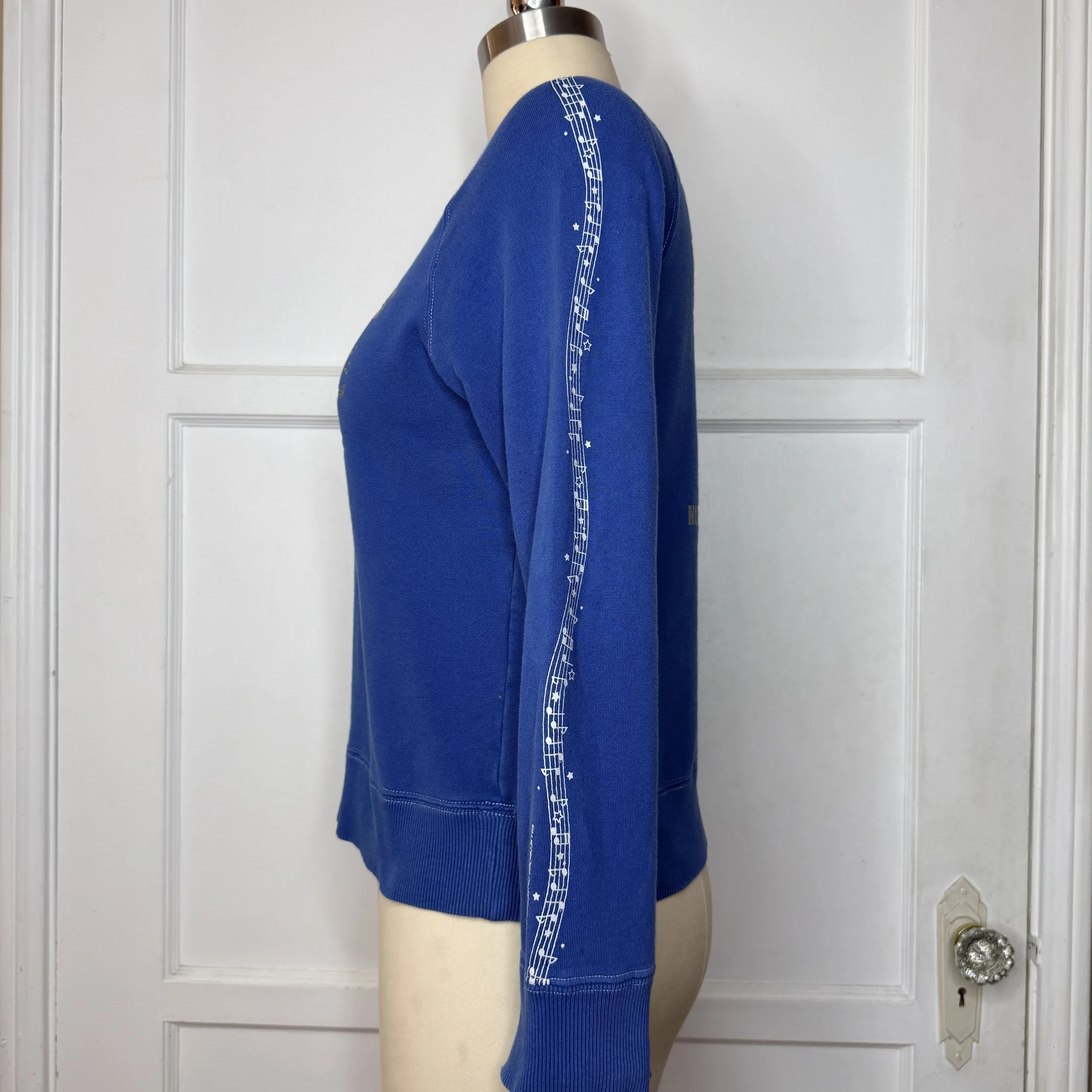 bluecrosssweatshirt3.jpg