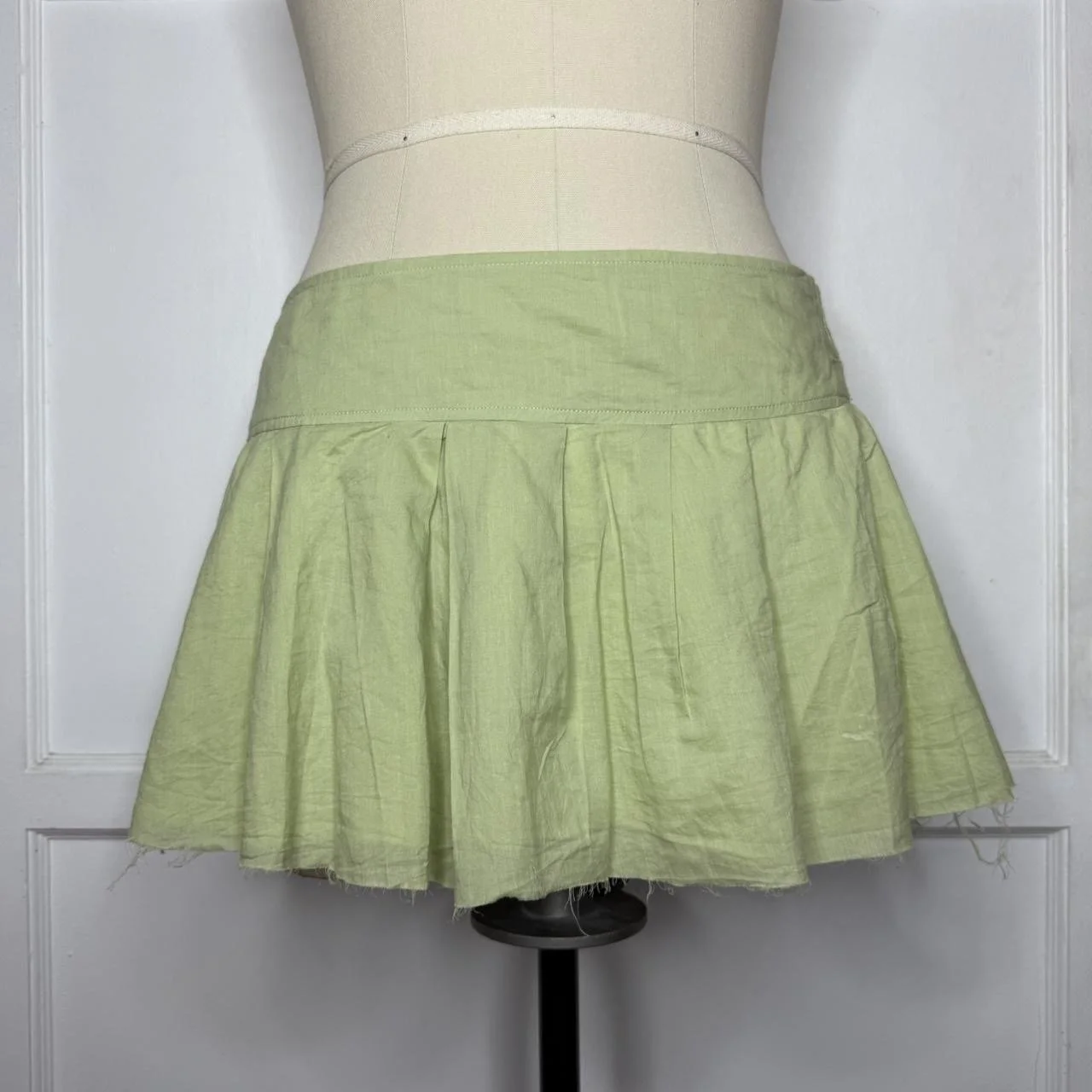 pinkskygreenpleatedskirt1.JPG