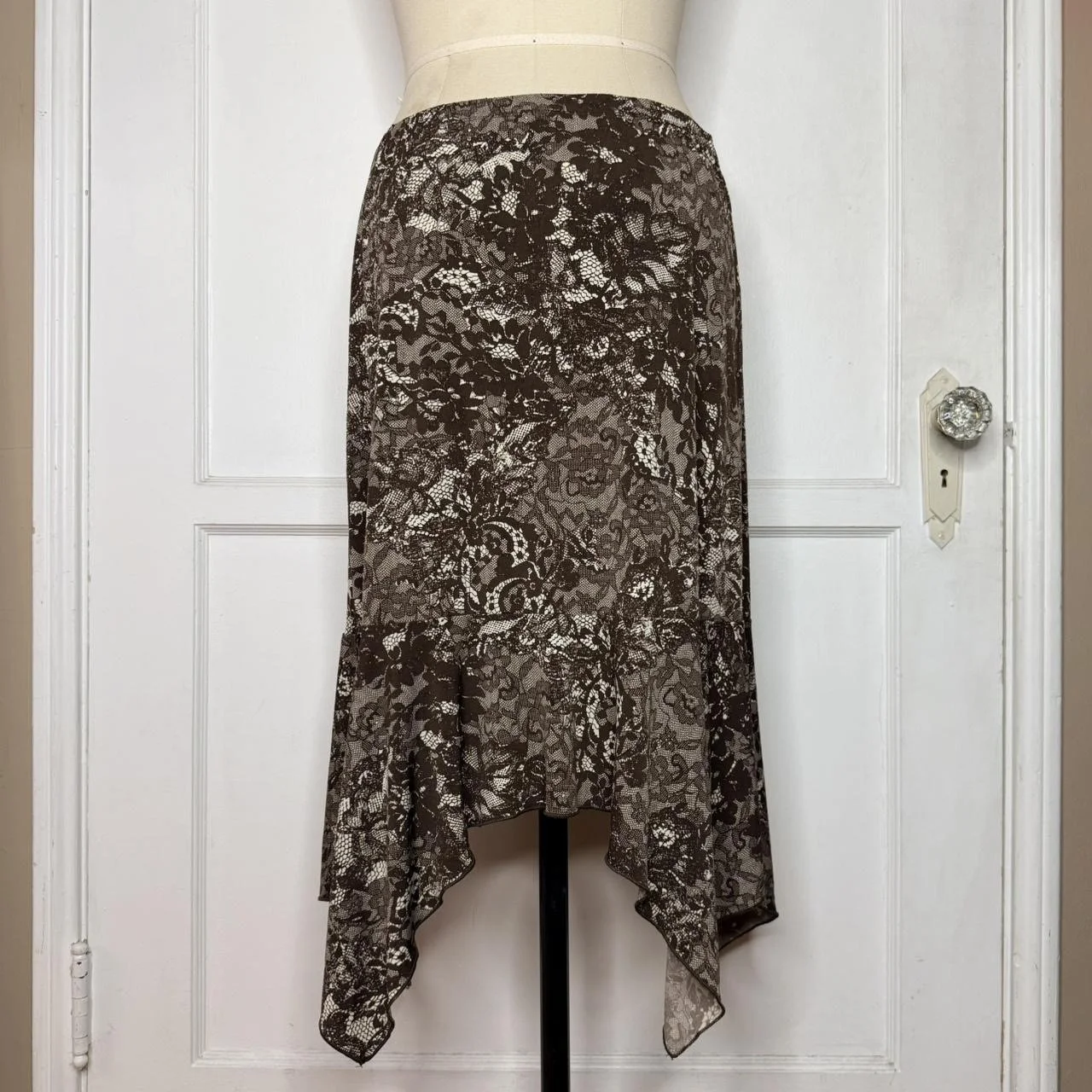 vol1brownlaceprintskirt3.JPG