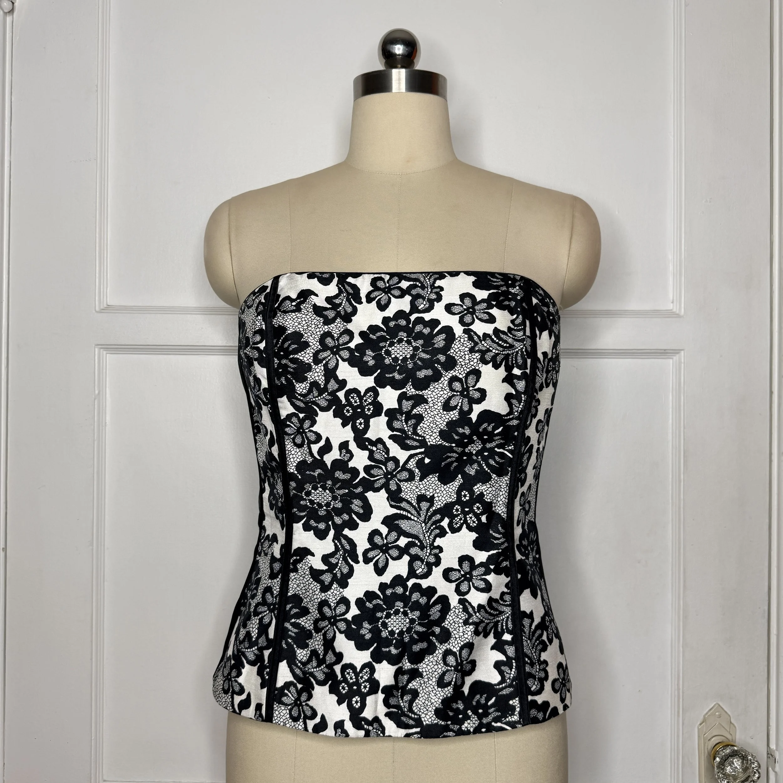 whitehouselaceprintcorset1.jpg