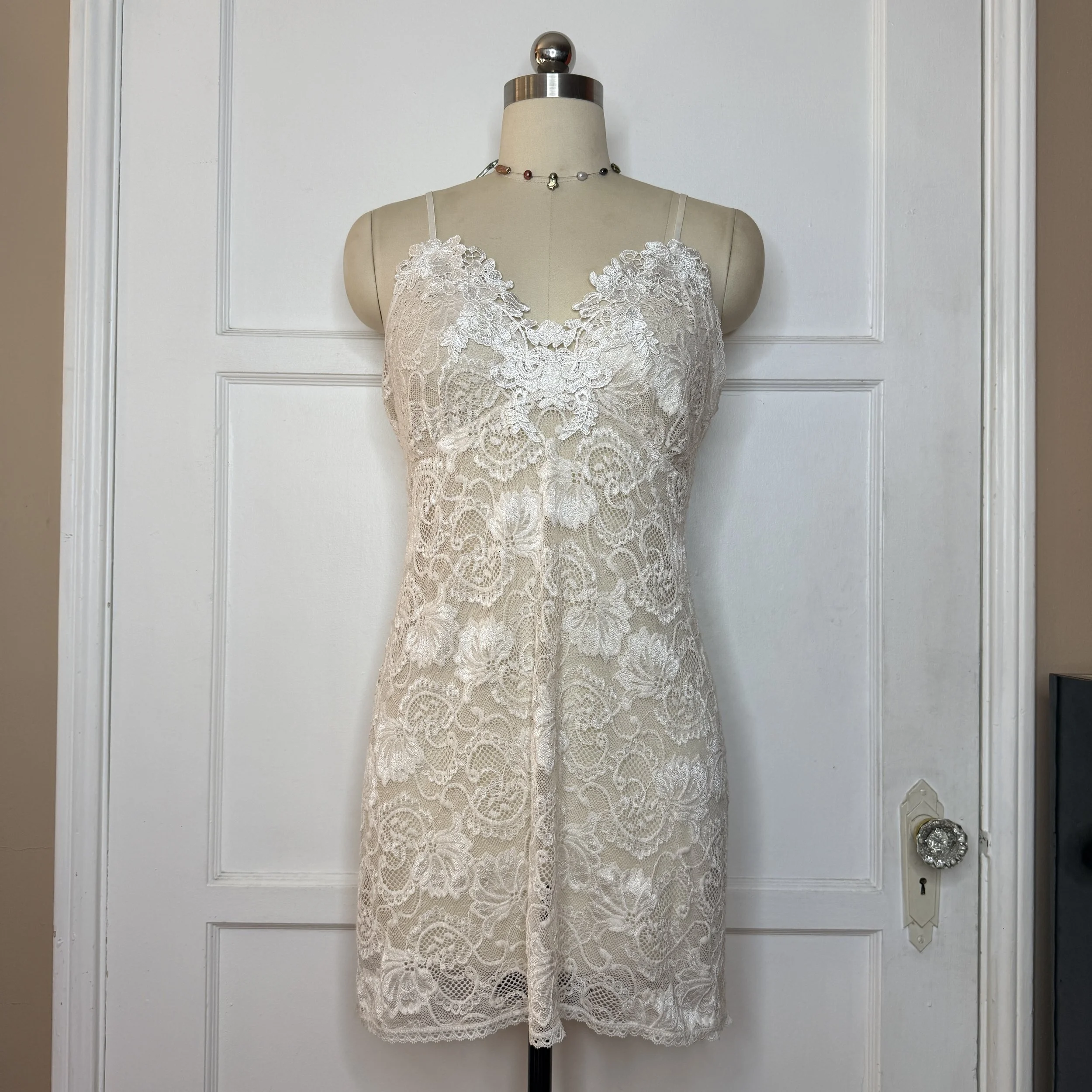 lineadonatellawhitelacedress1.jpg