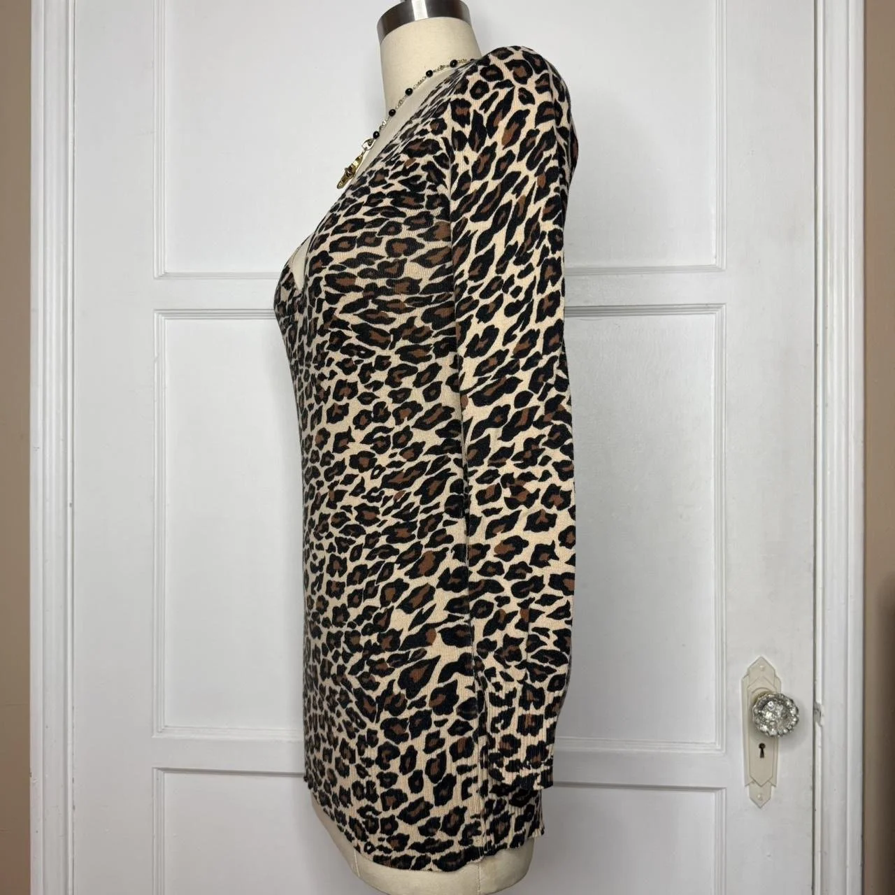 f21leopardvnecktop3.JPG
