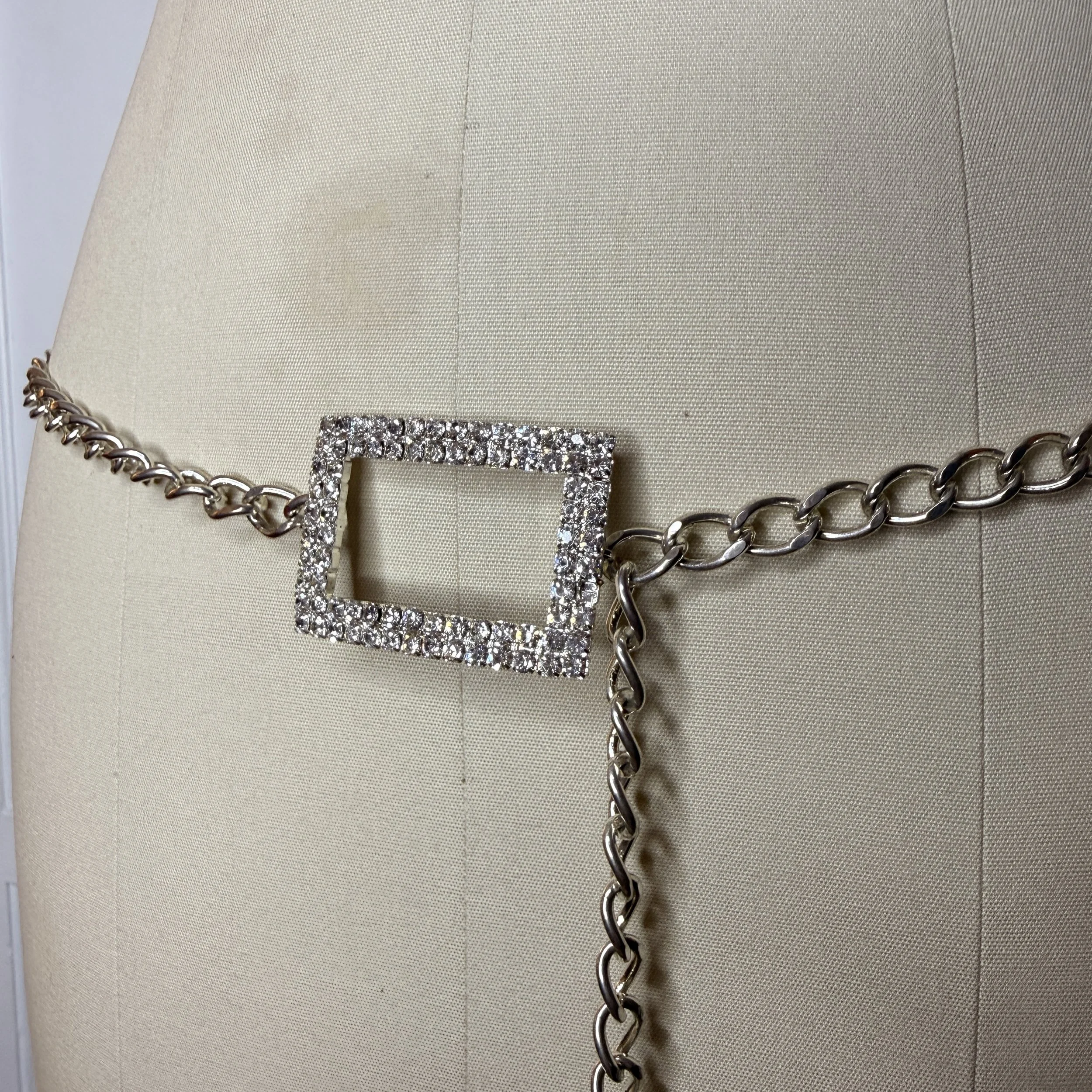 rhinestonebucklechainbelt2.jpg