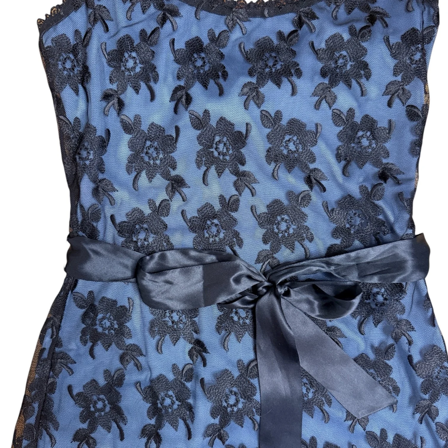 betseyjohnsonblackandbluelacedress2.JPG
