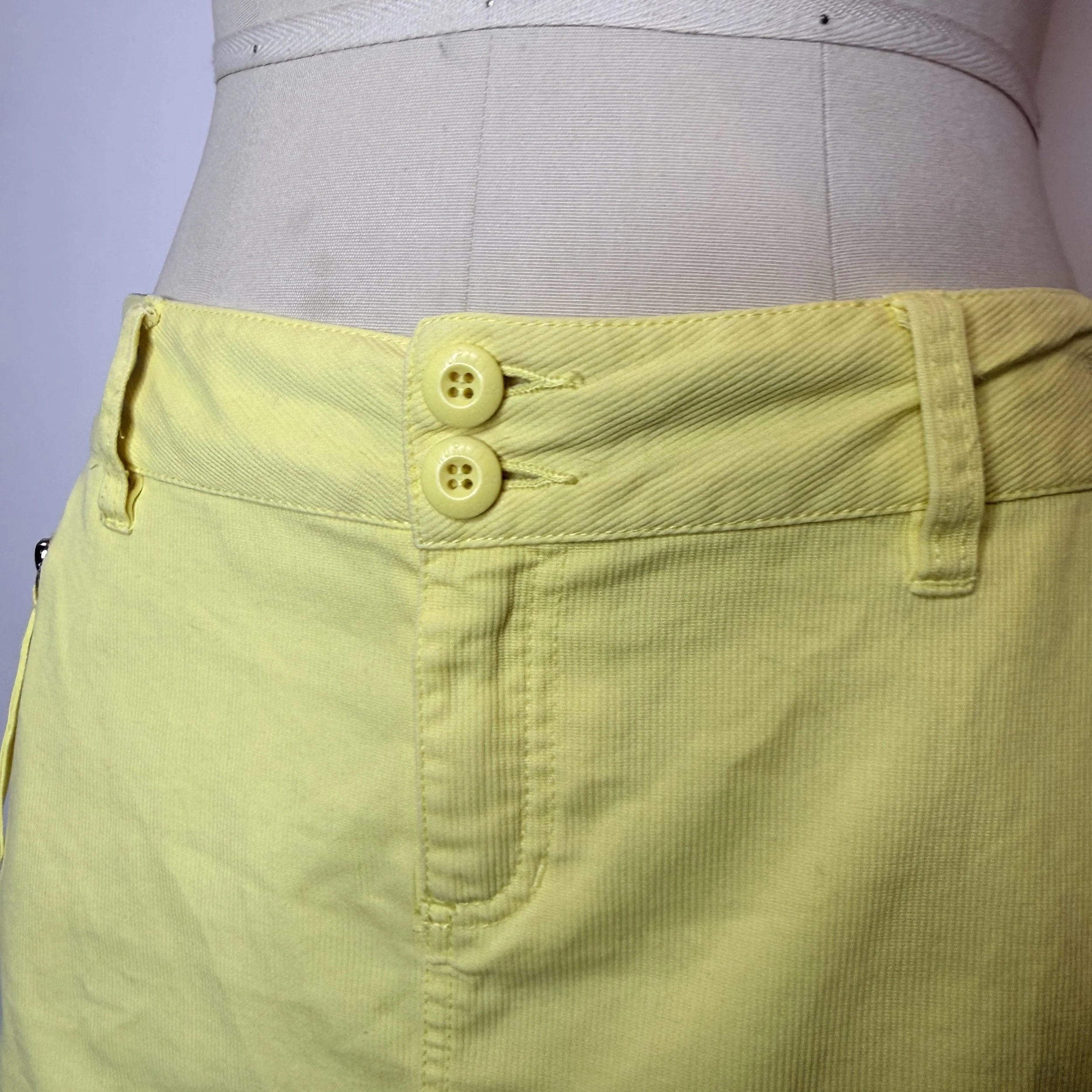 hurleyyellowminiskirt2.jpg