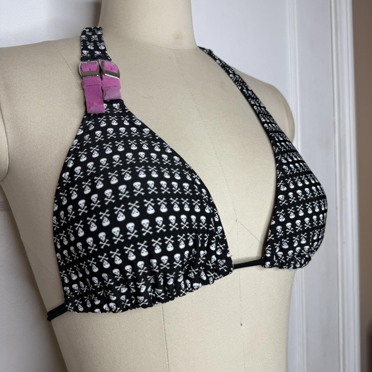 skullpinkbucklebikinitop3.JPG
