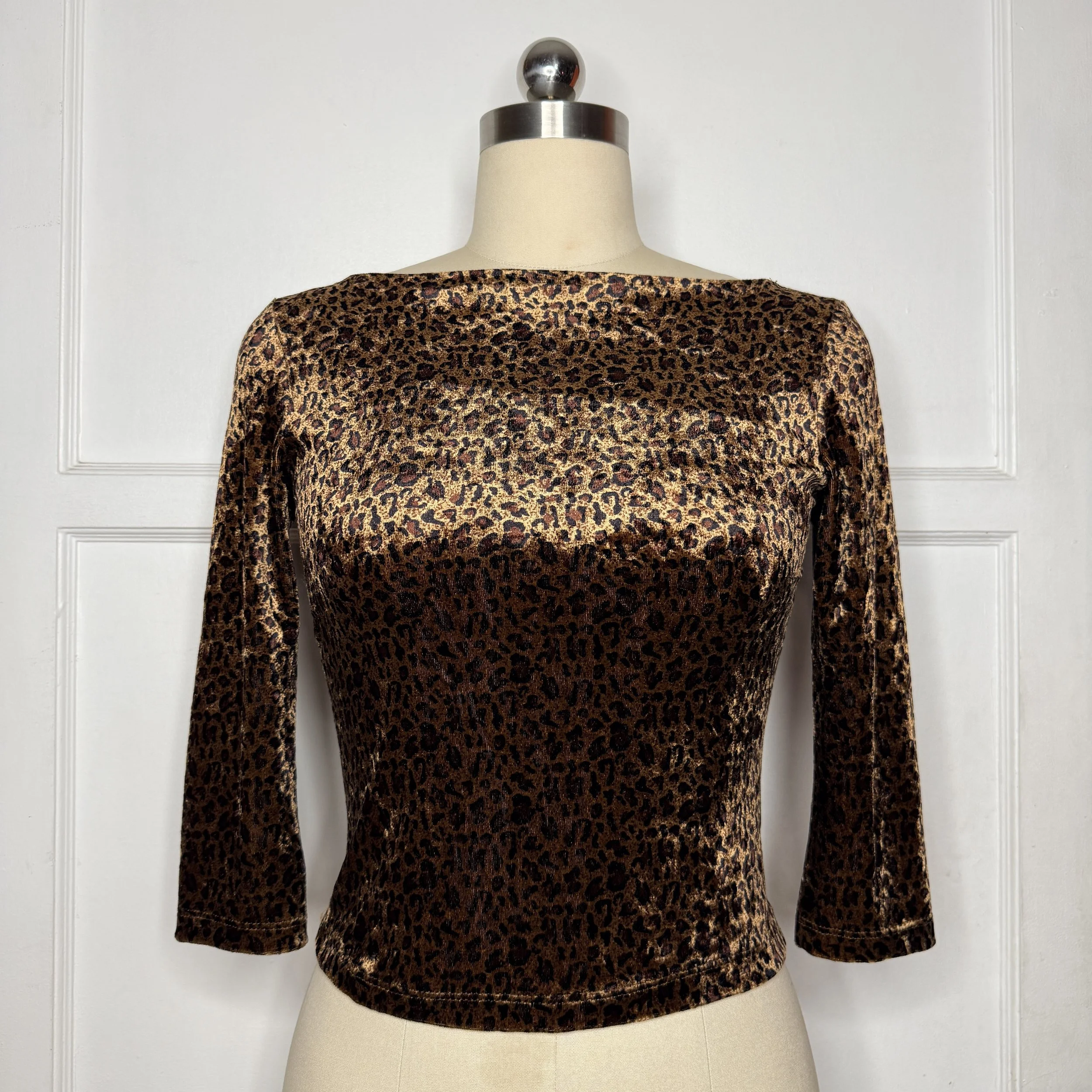 f21velvetleopardtop1.jpg