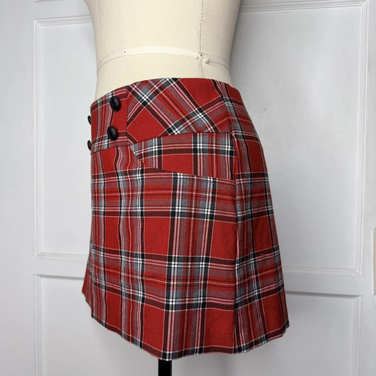 dazzfascinatingredplaidskirt3.JPG