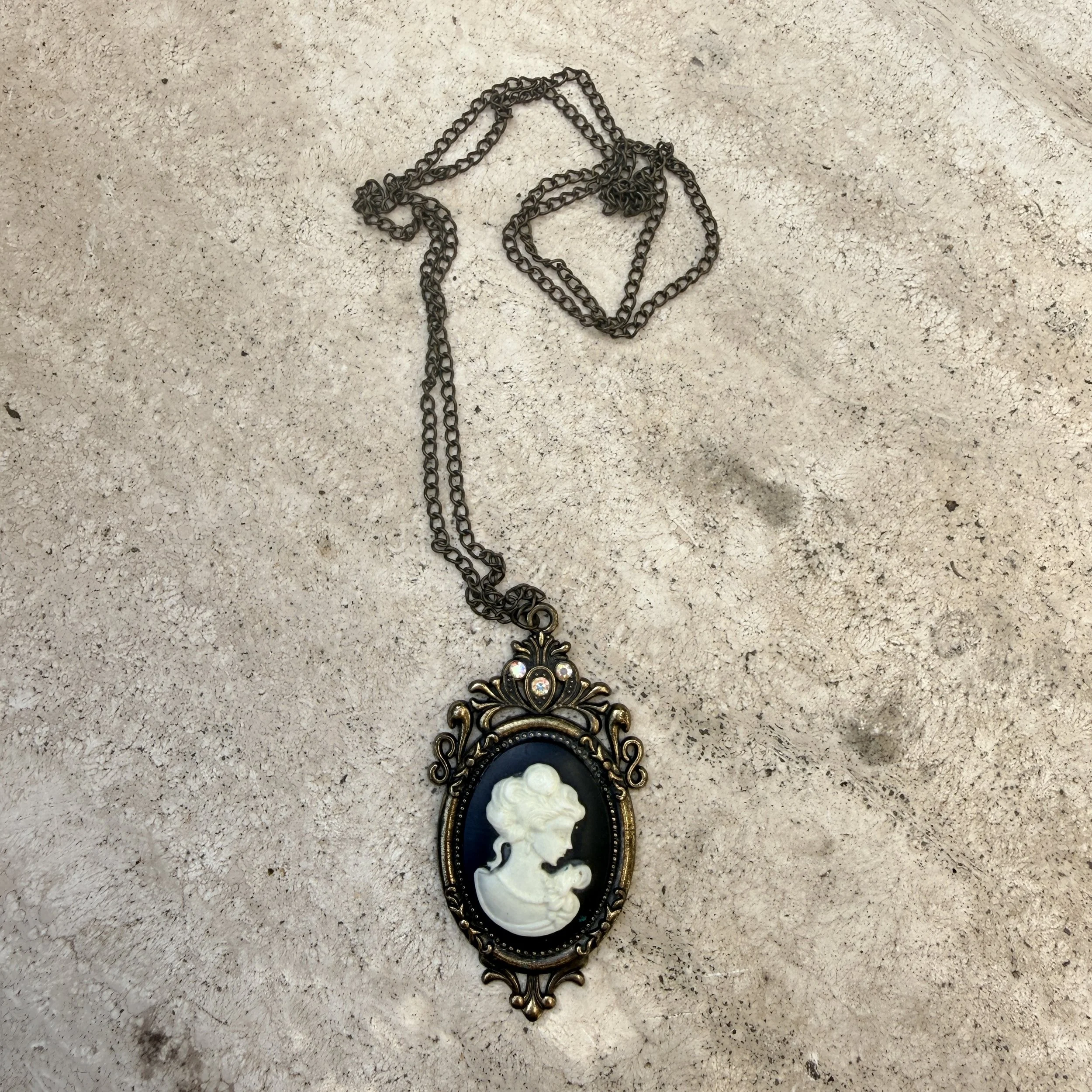 blackwhitecameonecklace1.jpg