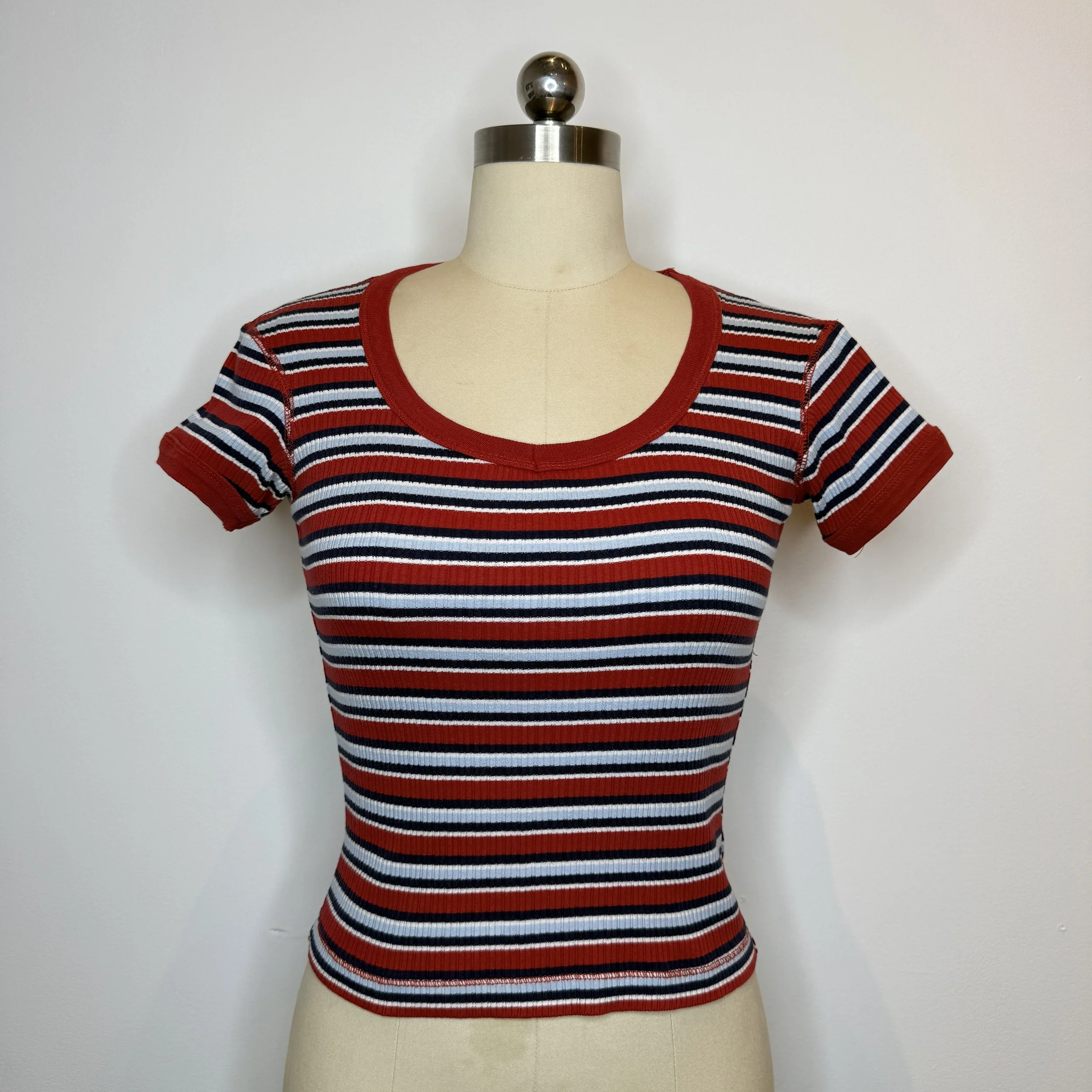 joujouredbluestripetop1.jpg
