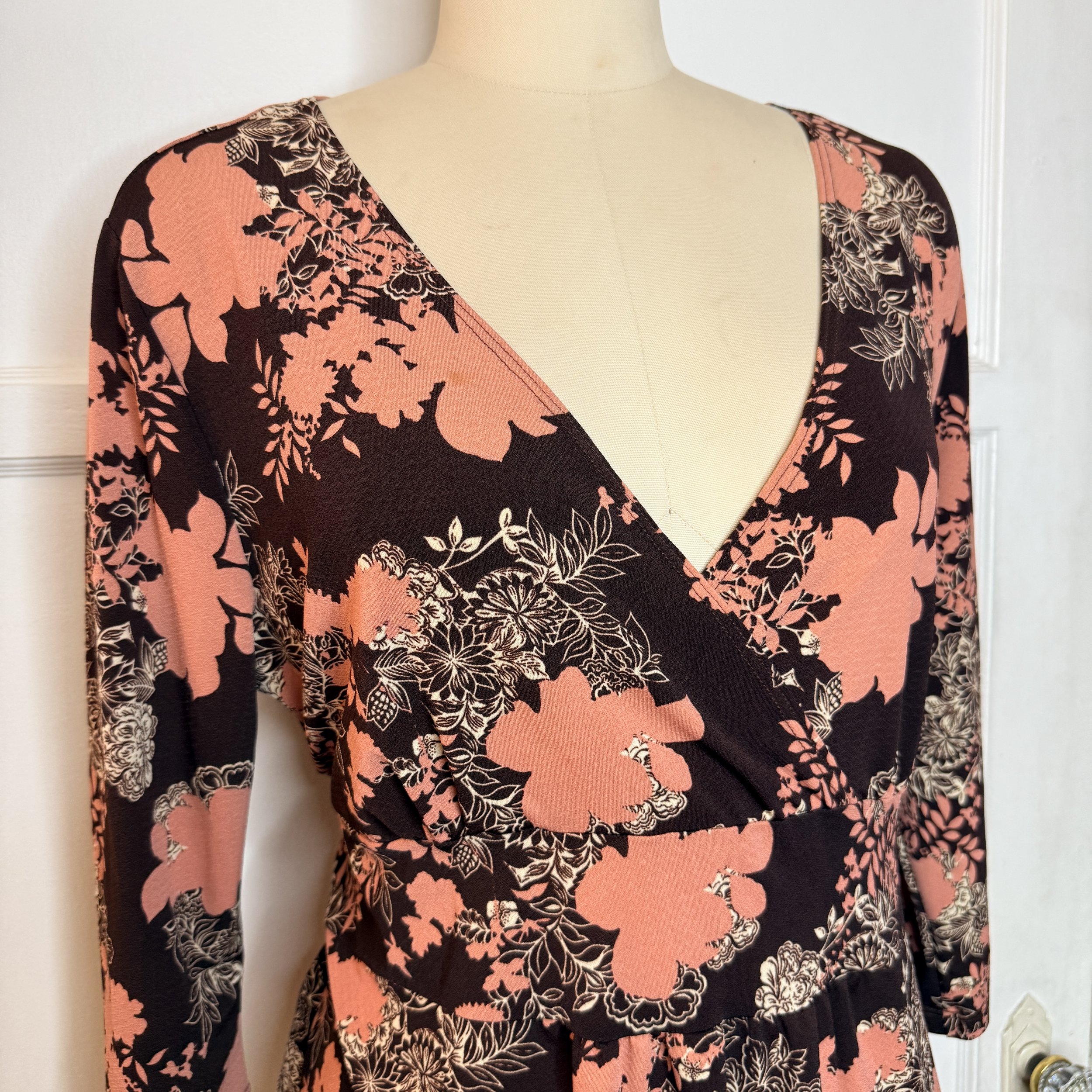 janetteplusbrownpinkfloraltop2.jpg