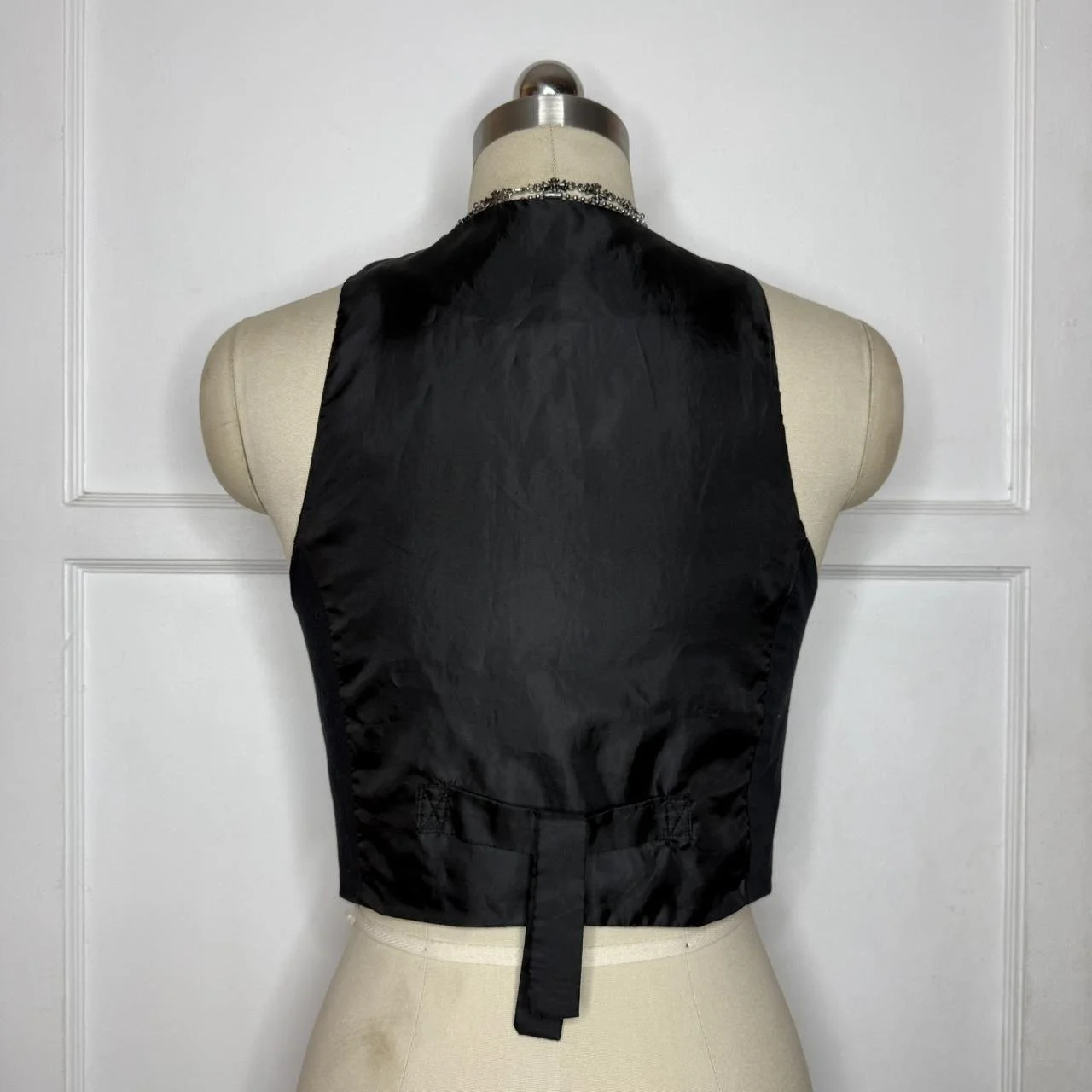 ambianceblackvest4.JPG