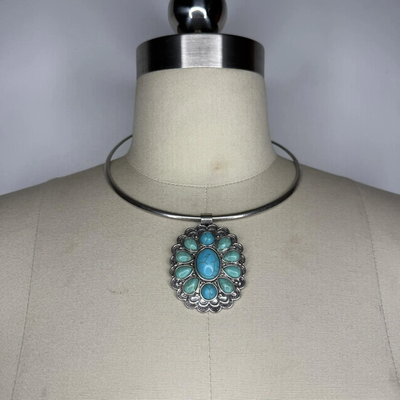 turquoisesilvernecklace1.JPG