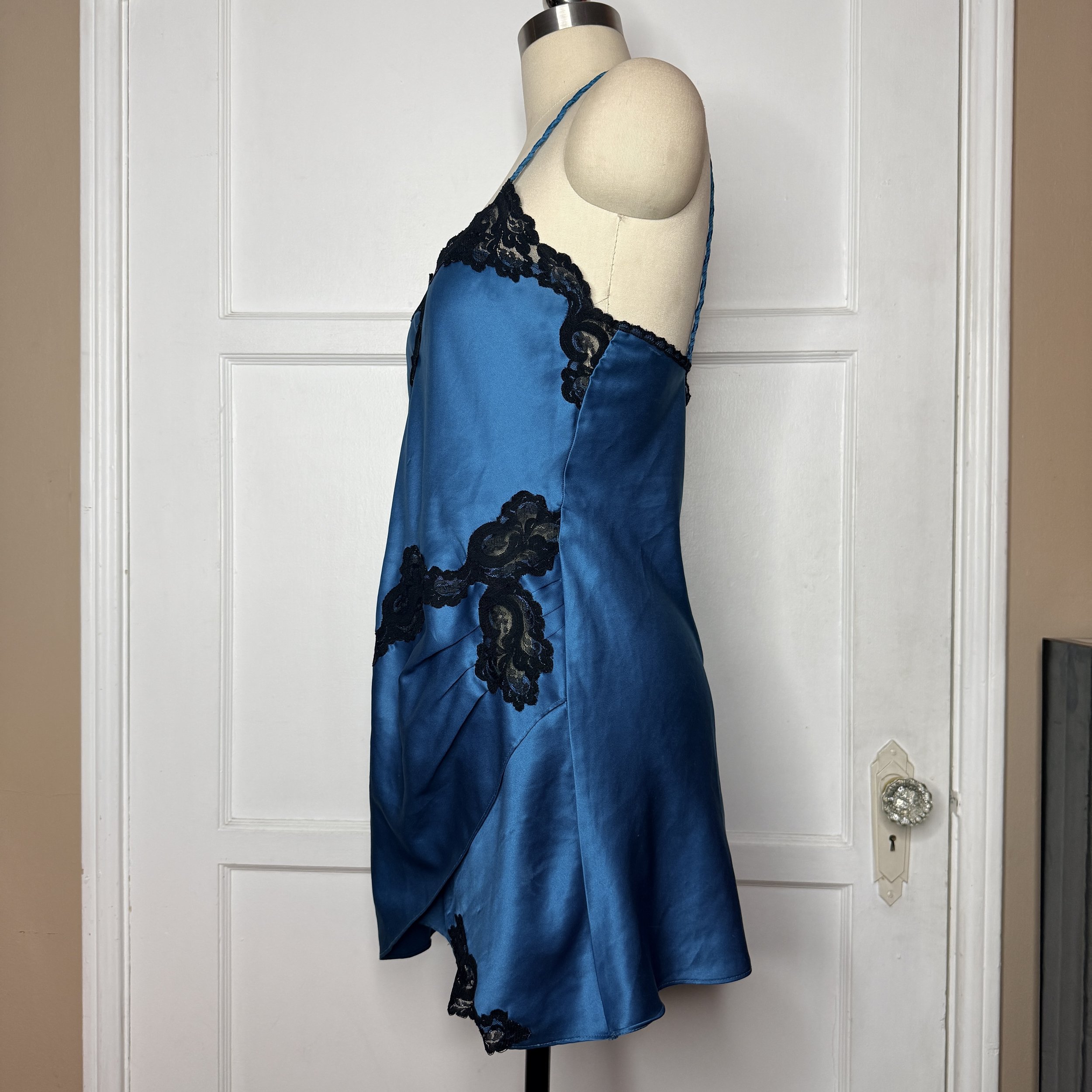 vsblueslipdress4.jpg