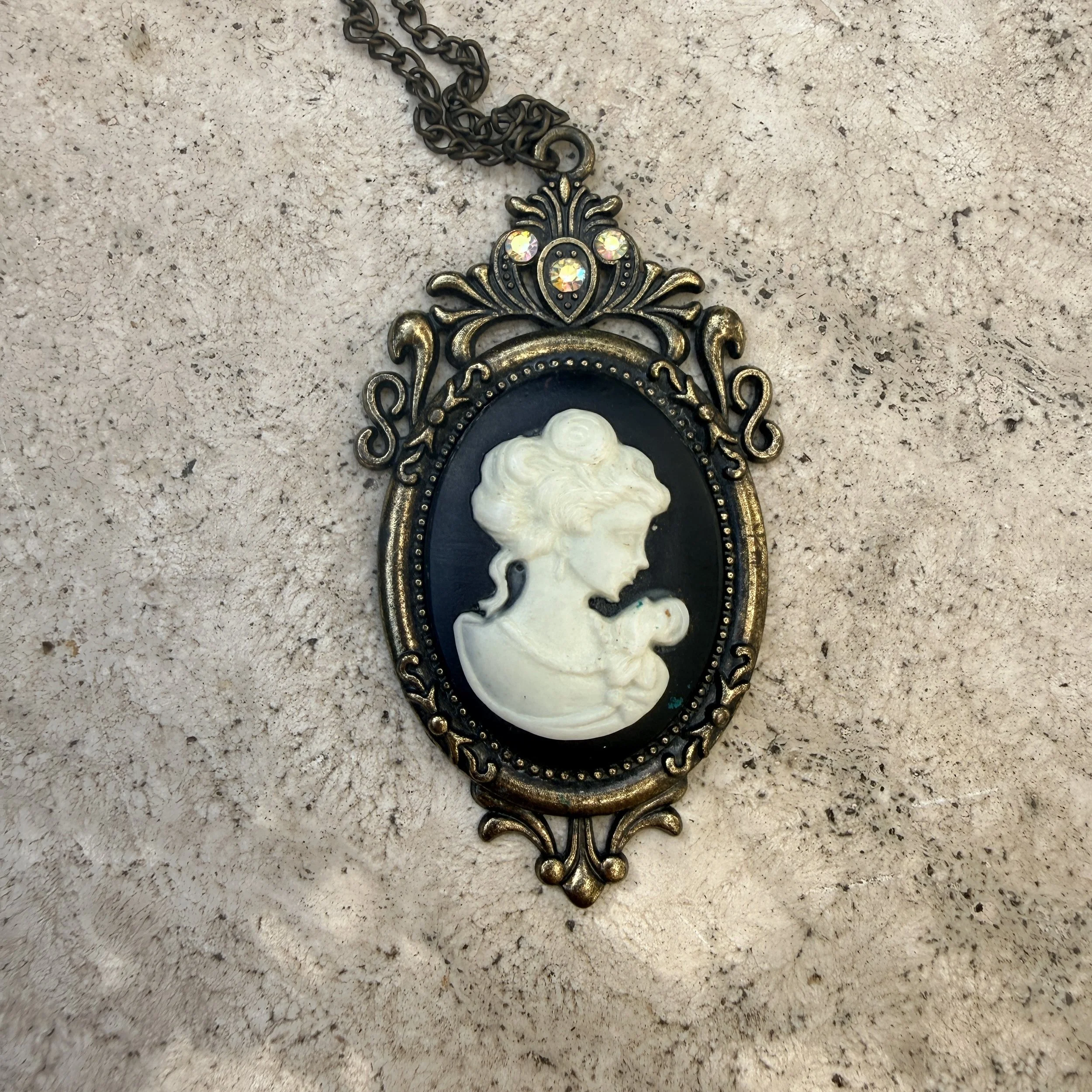 blackwhitecameonecklace2.jpg