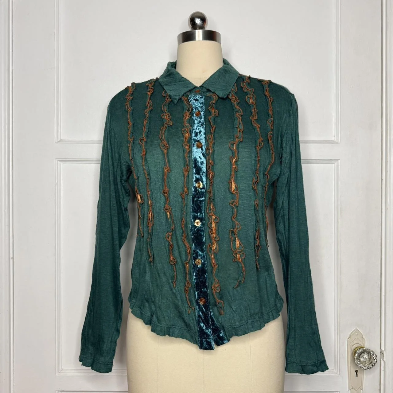 hazelgreenruffleshirt1.JPG