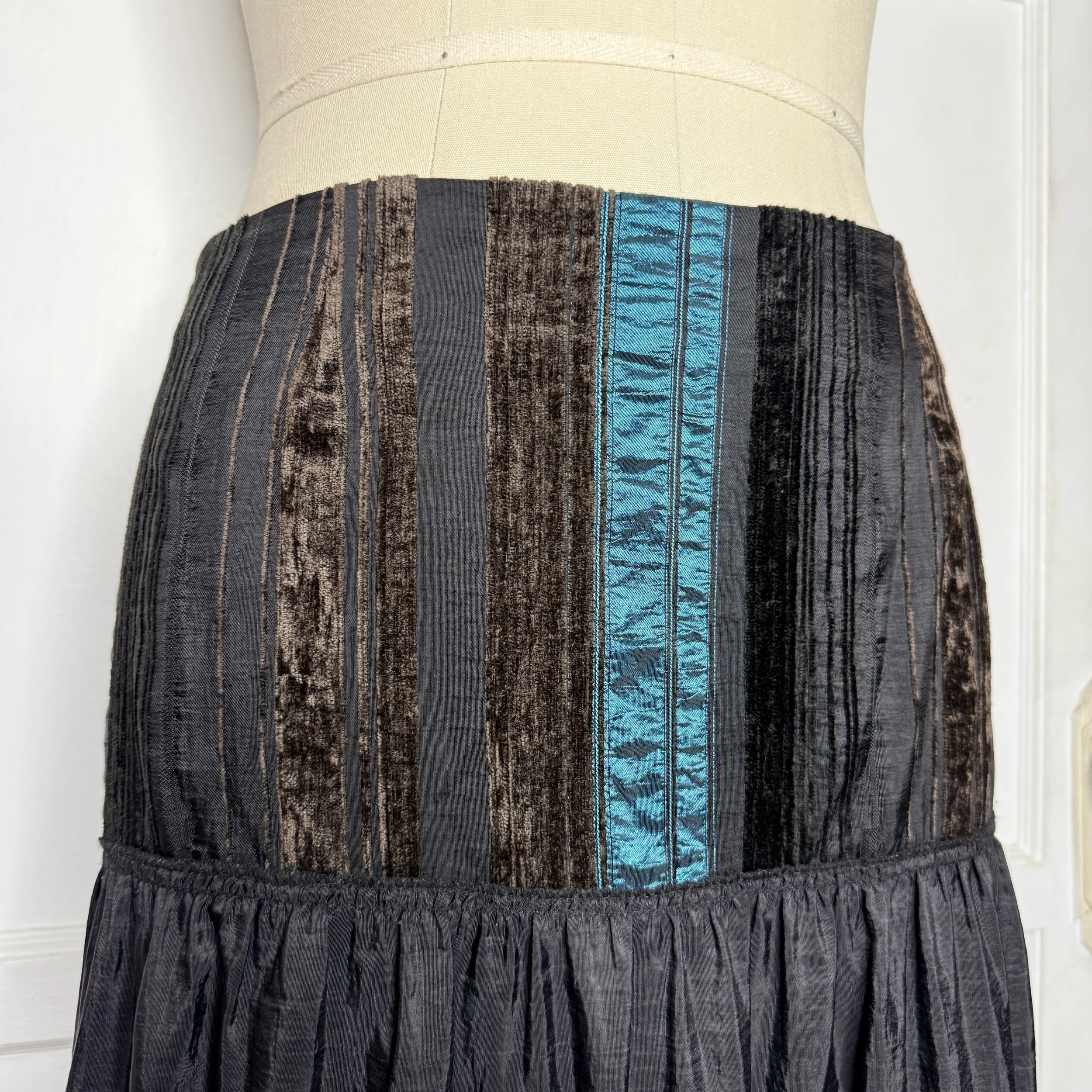 cacheblacktealskirt2.jpg