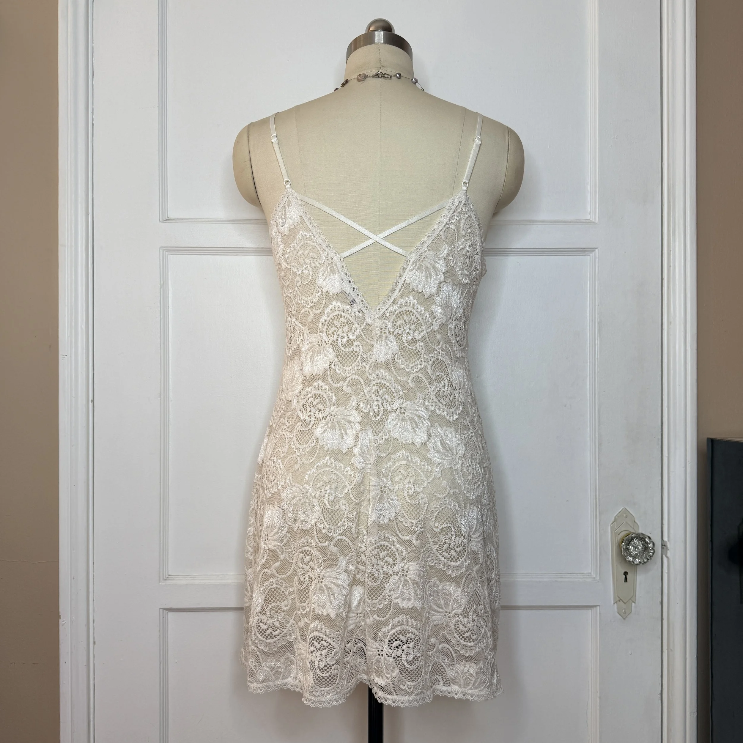 lineadonatellawhitelacedress4.jpg