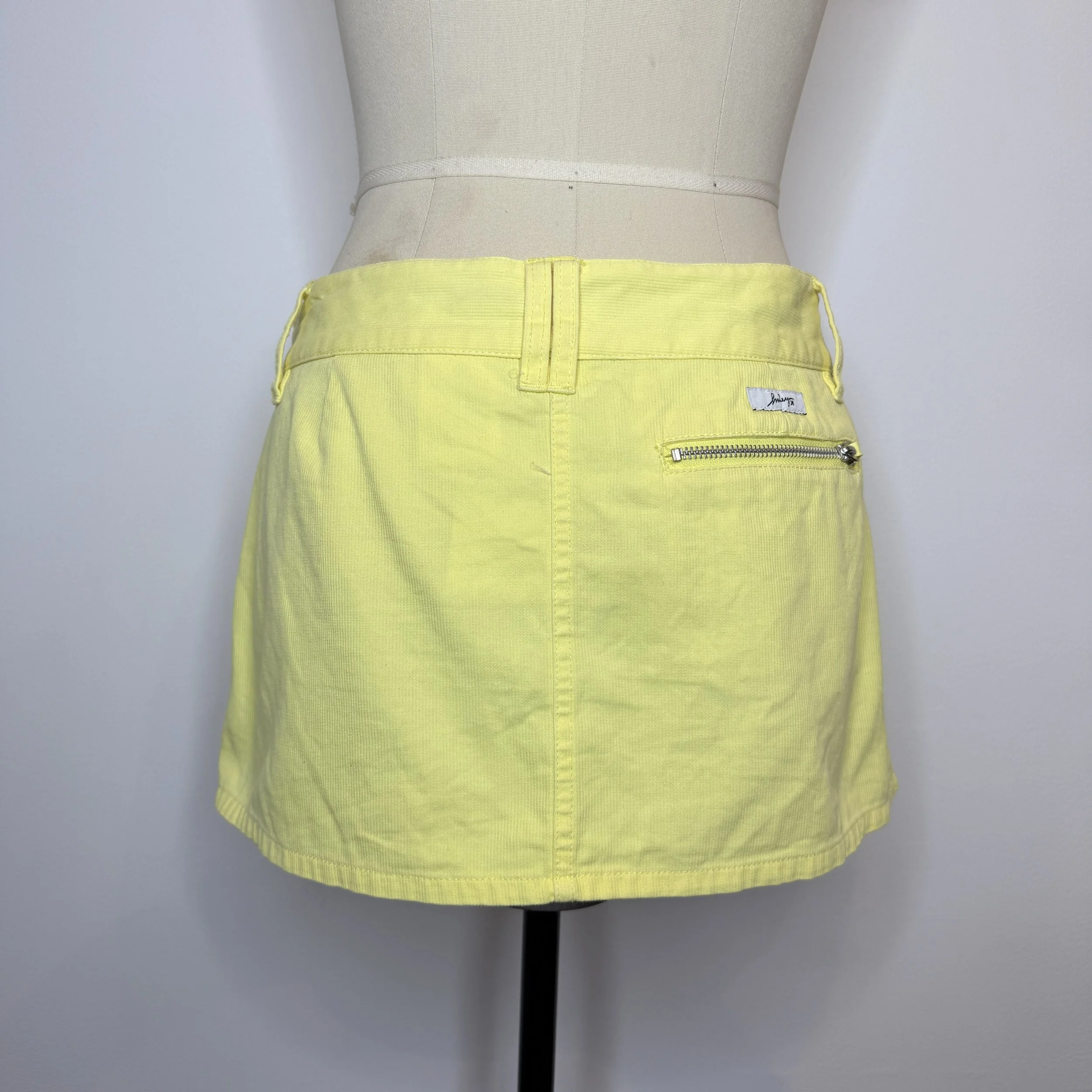 hurleyyellowminiskirt4.jpg