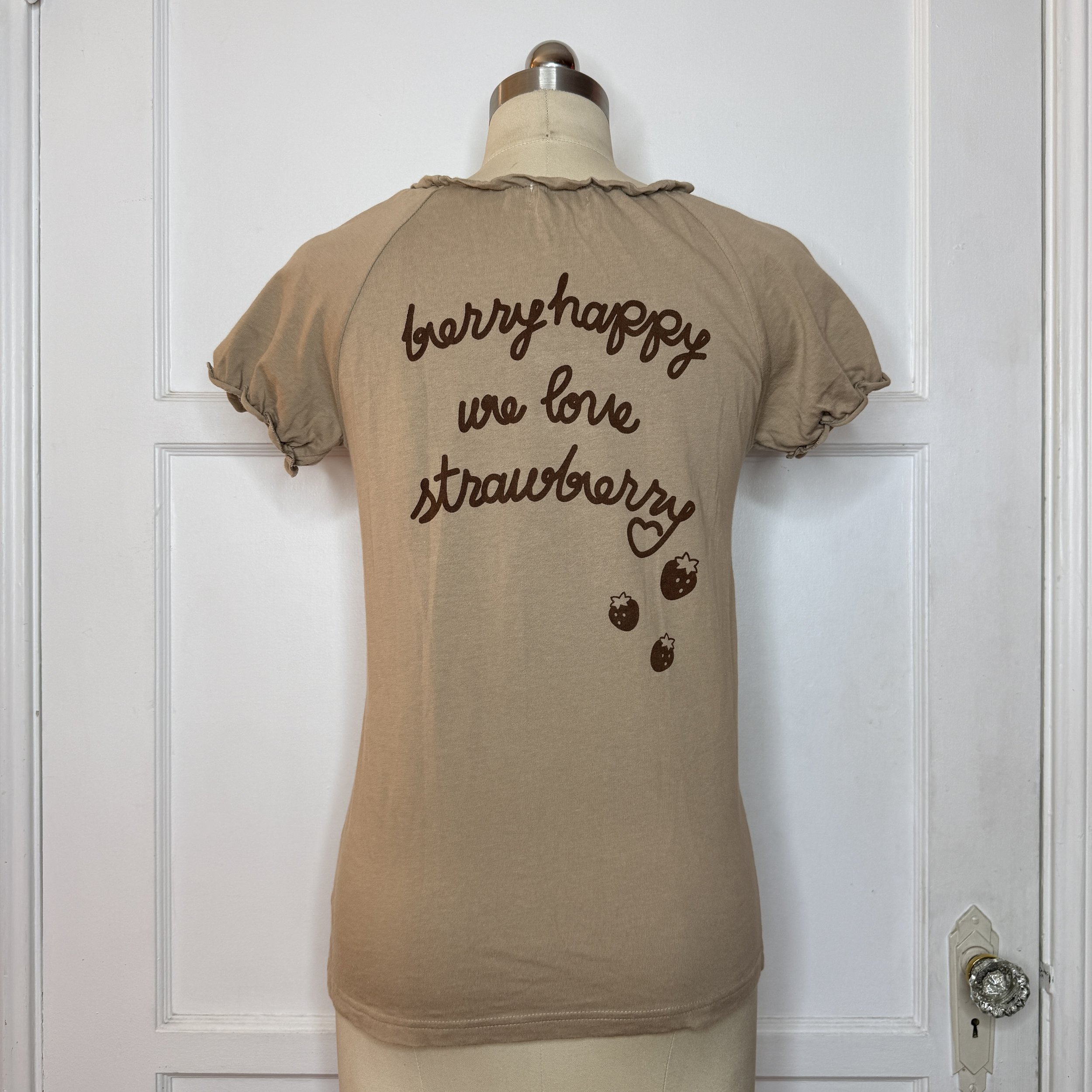 bettysbluestrawberrytee4.jpg