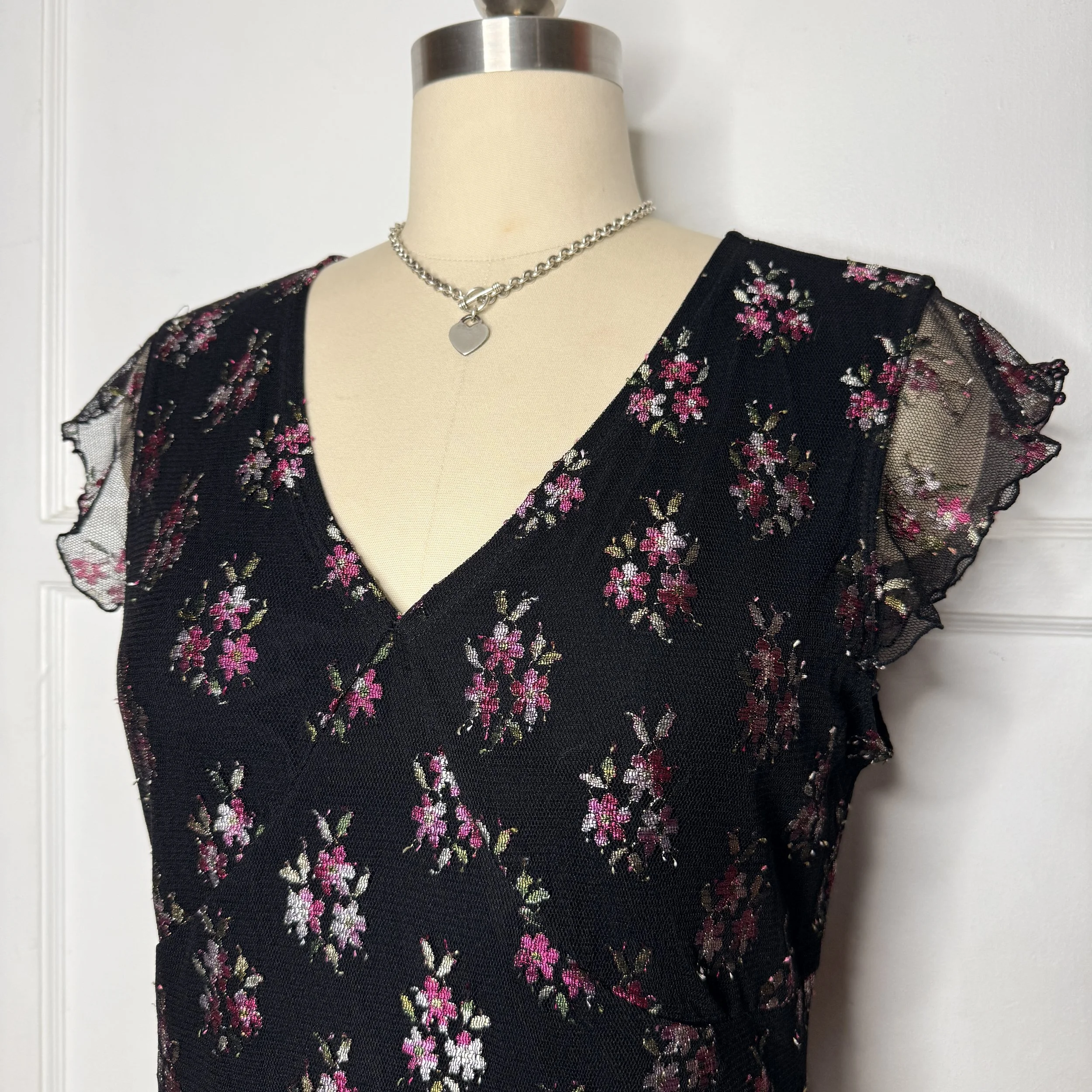 blackandpinkflorallacetop2.jpg