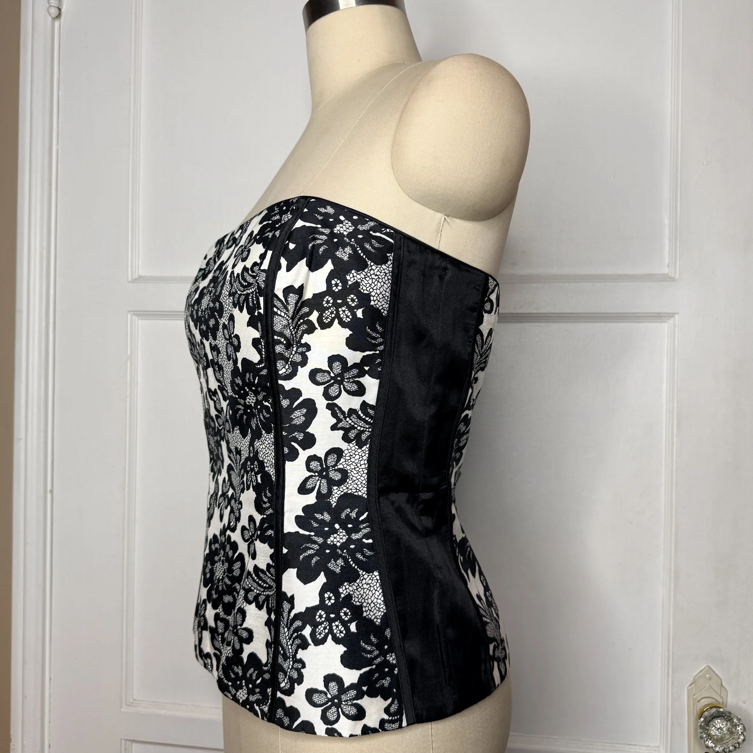 whitehouselaceprintcorset3.jpg