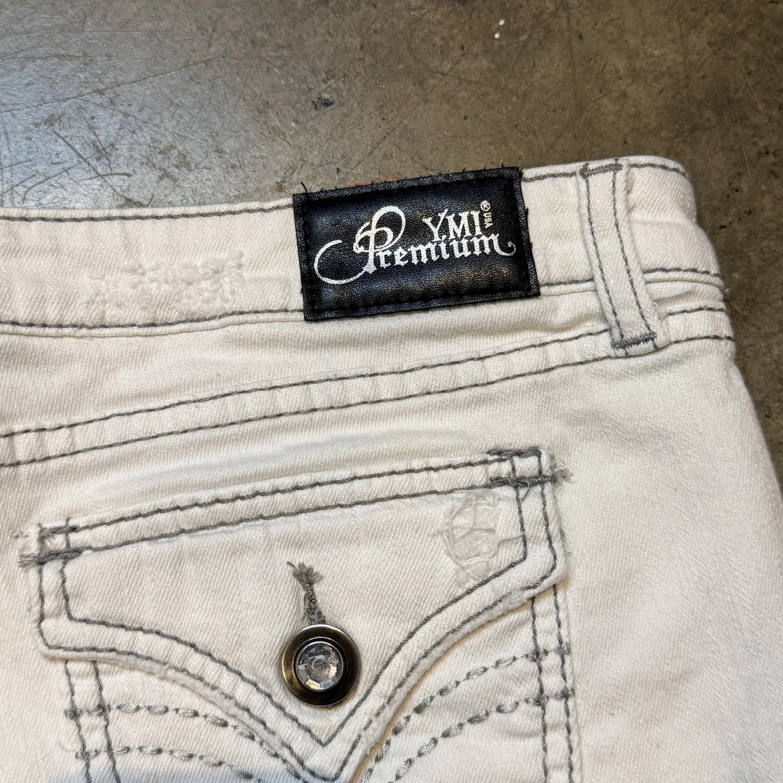 ymiwhiteshorts4.jpg