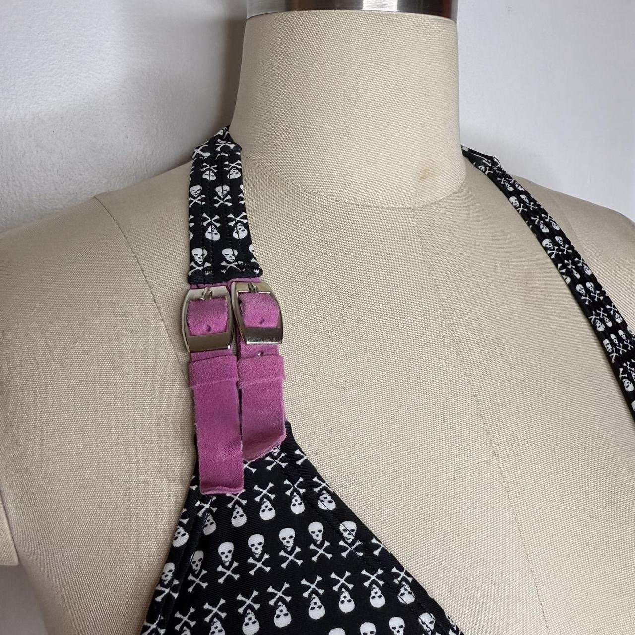skullpinkbucklebikinitop2.JPG