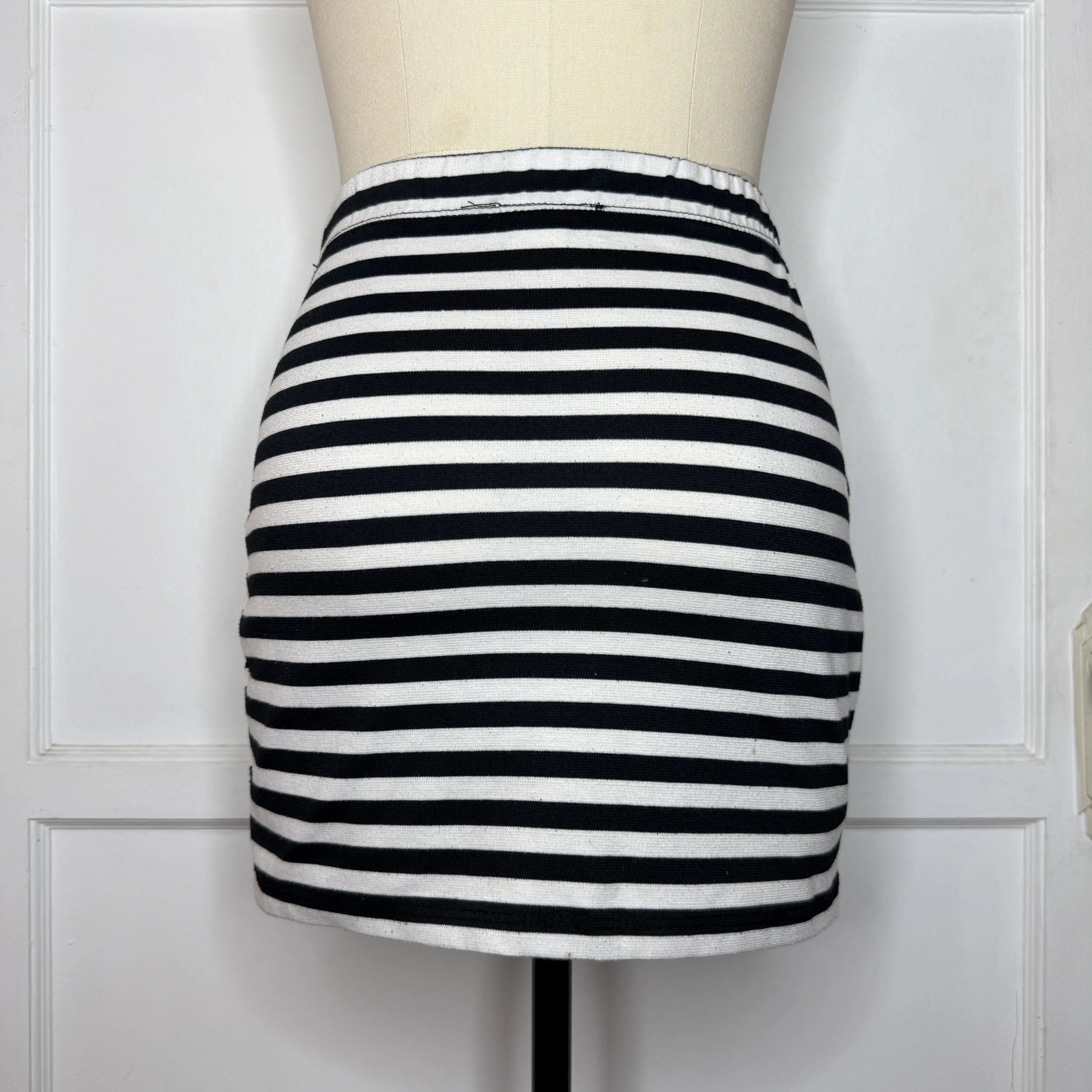 silhouettestripeminiskirt4.jpg