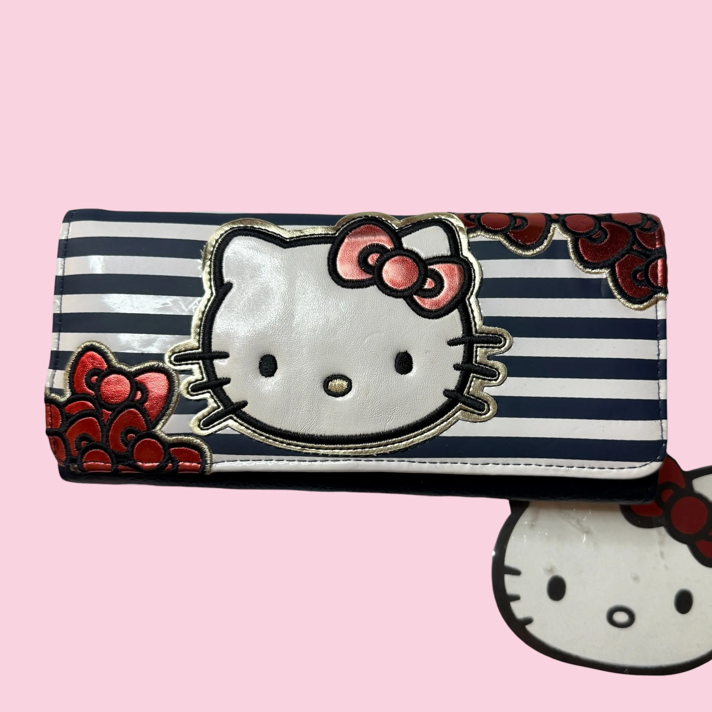 hellokittystripewallet1.JPG