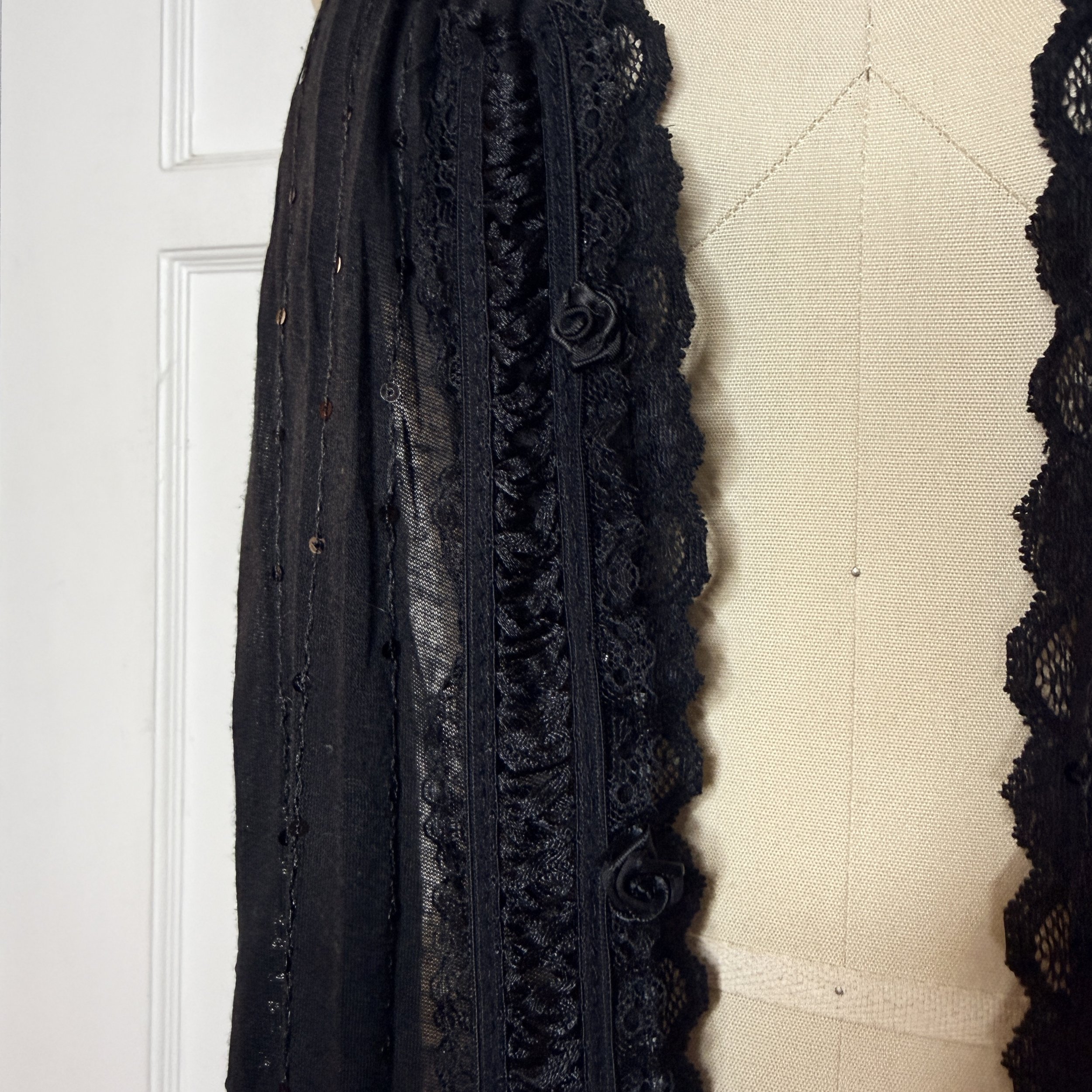 blackrufflescarf3.jpg
