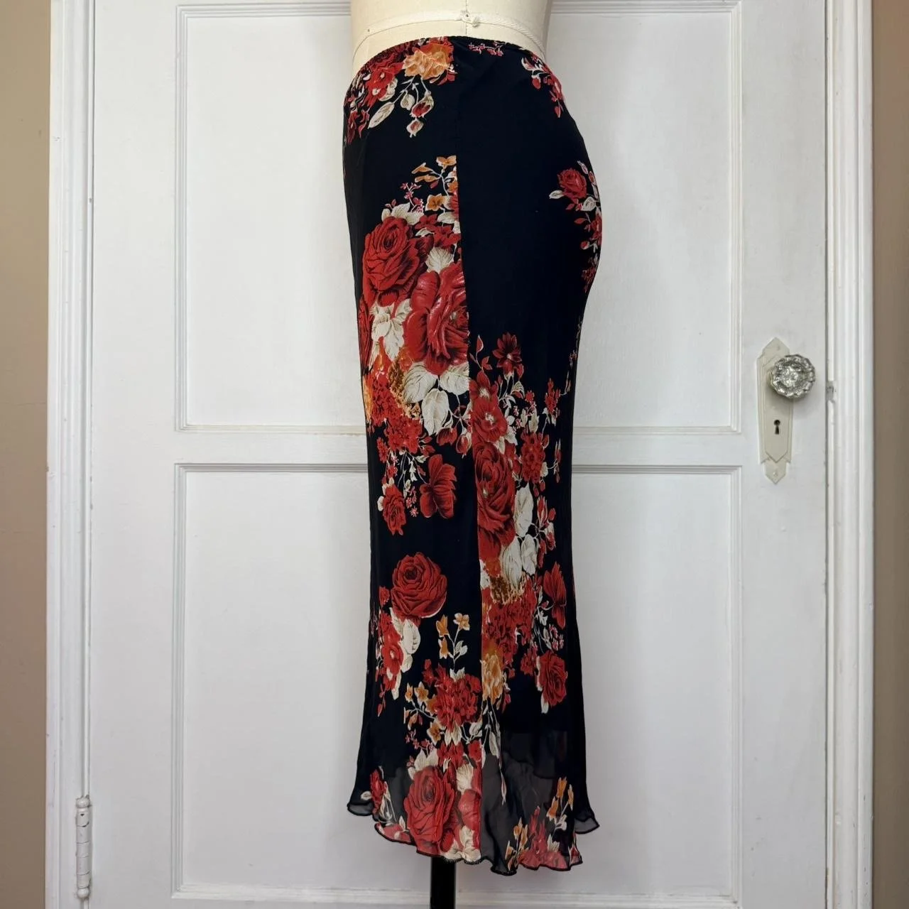 f21blackfloralmidiskirt3.JPG