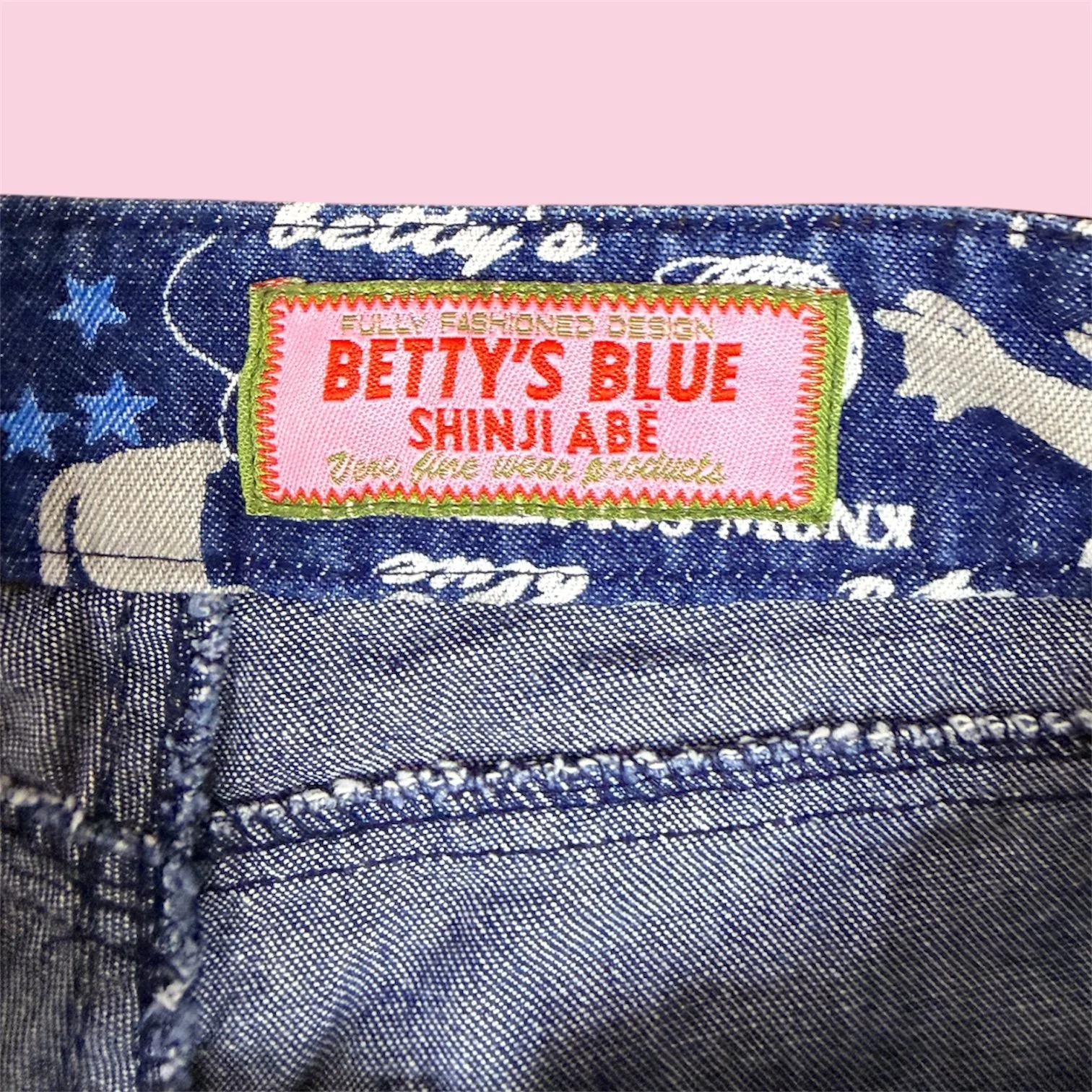 bettysbluecatjeans3.JPG