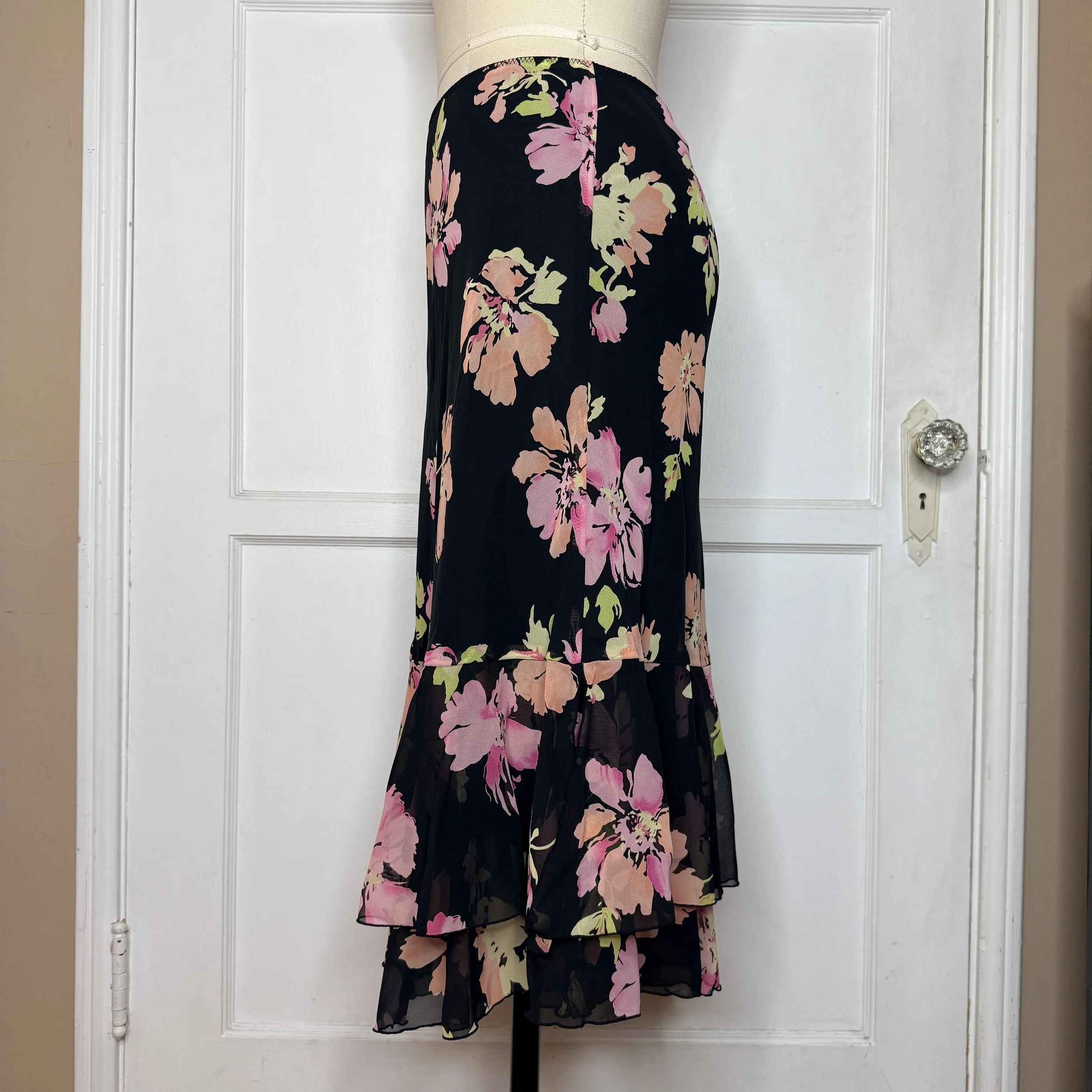 casualcornerblackfroalmidiskirt4.jpg