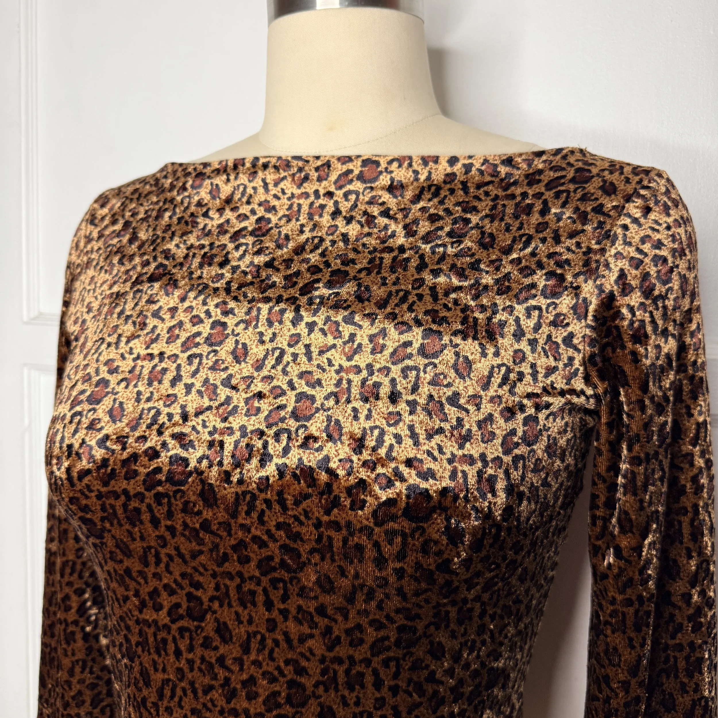 f21velvetleopardtop2.jpg