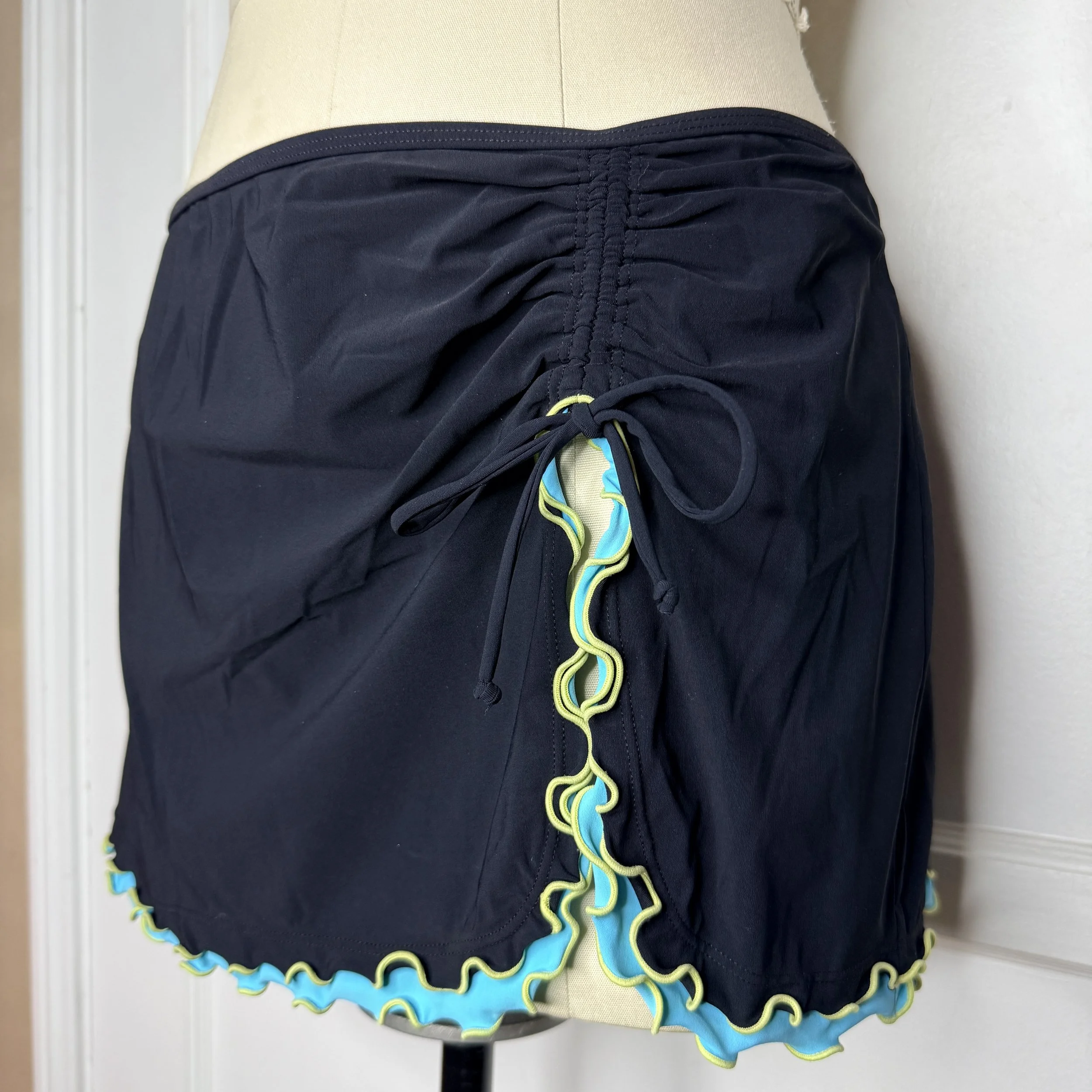 profileblackblueswimskirt2.jpg