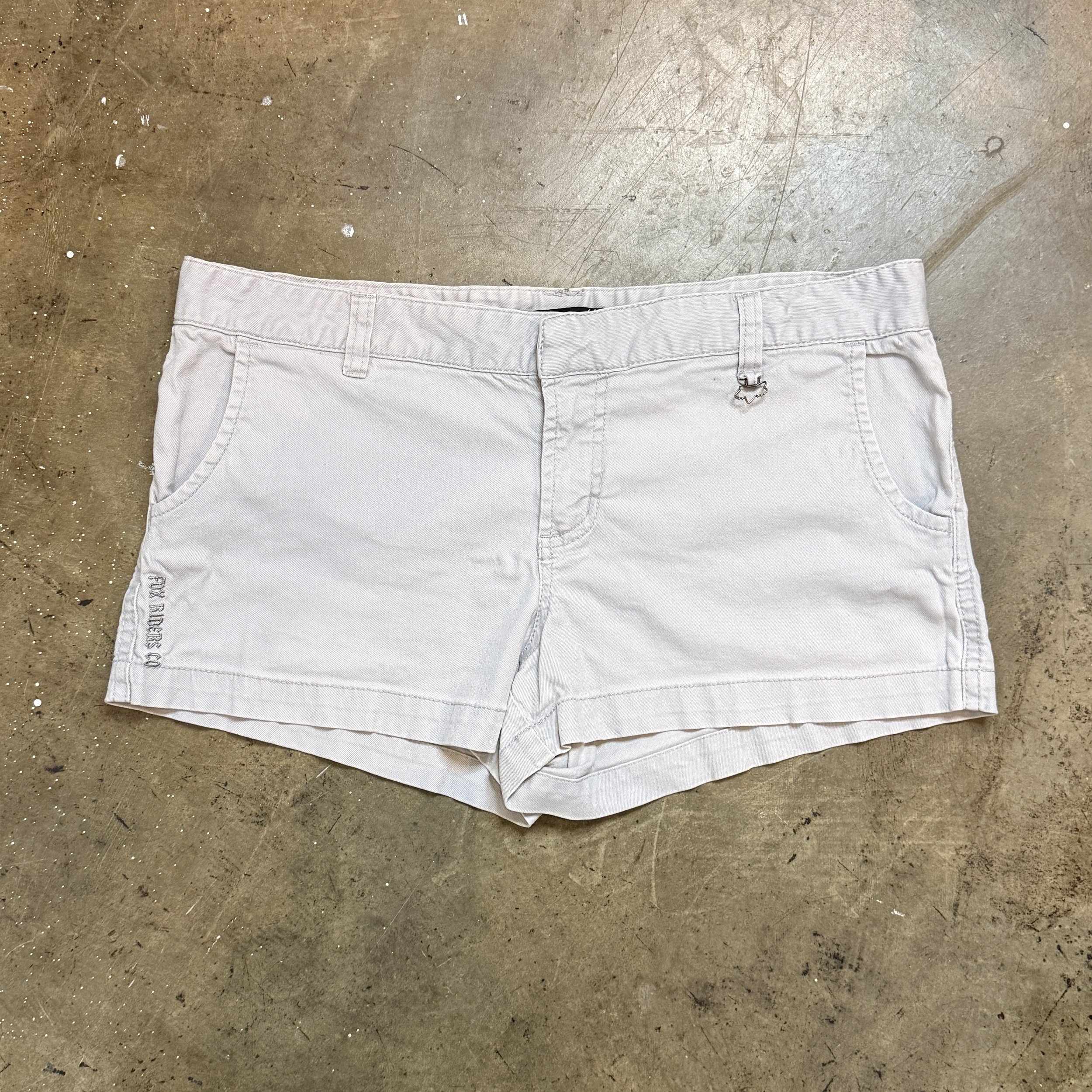 foxlightgreyshorts1.jpg