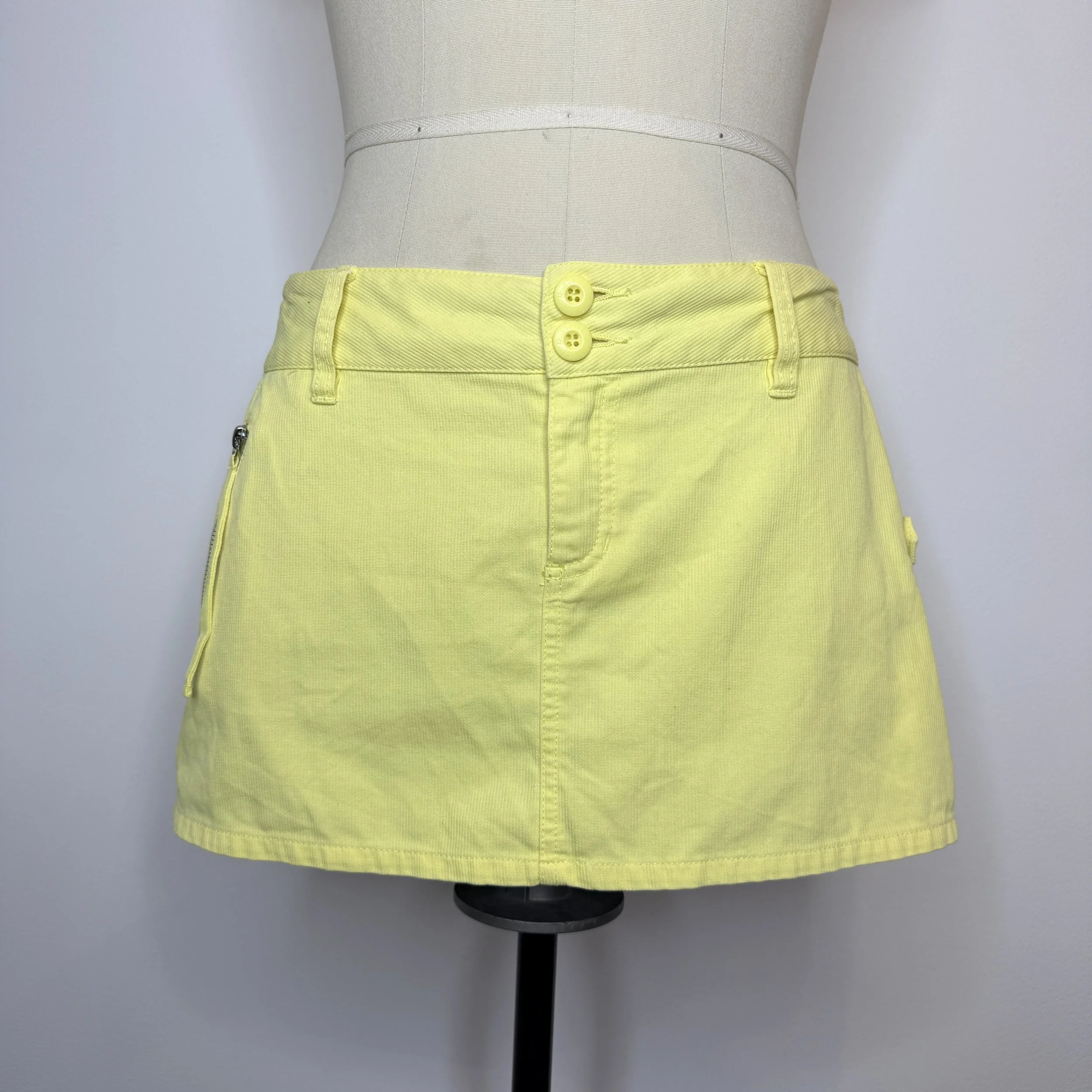 hurleyyellowminiskirt1.jpg